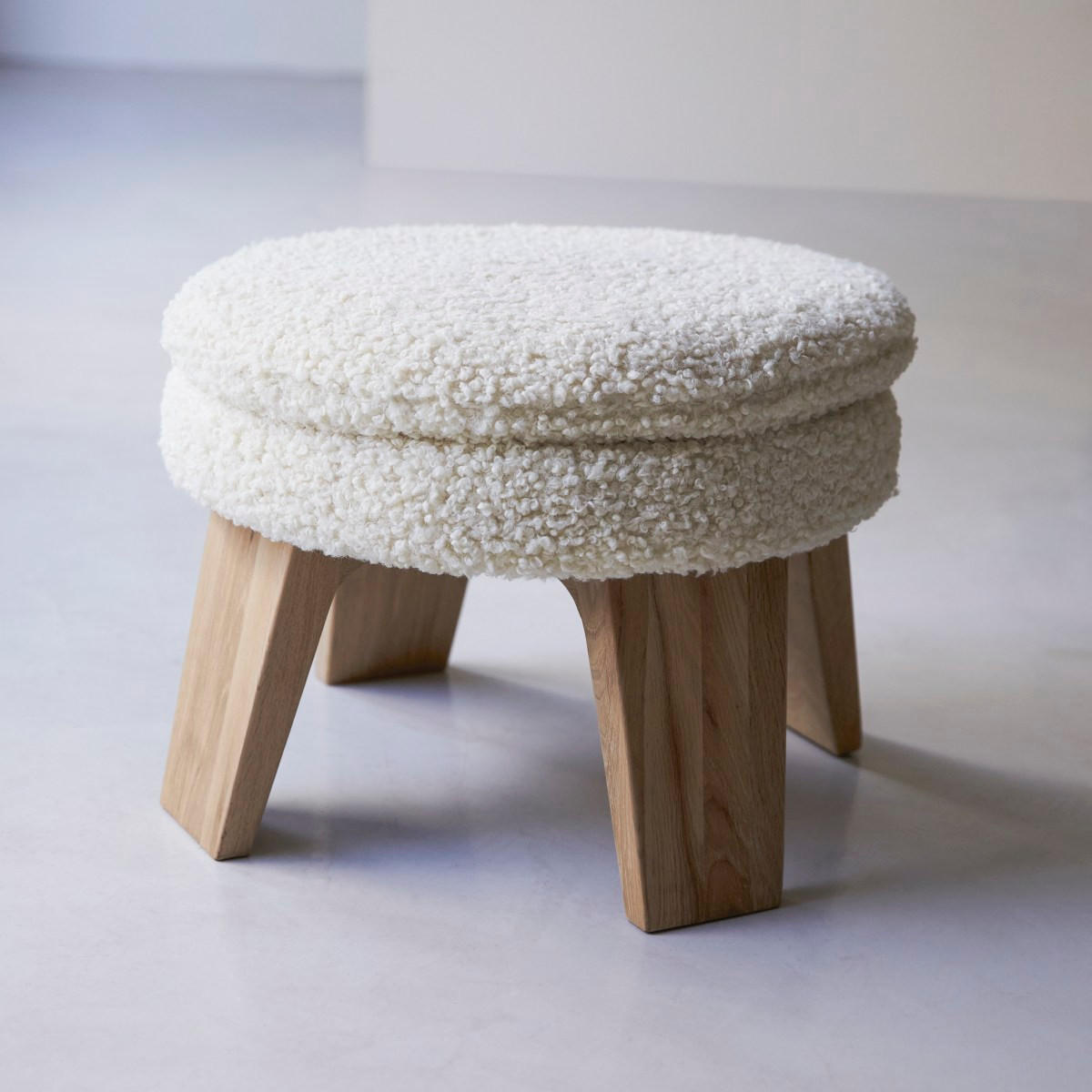 HOCKER Mattak Weiß aus Stoff - Weiß, Textil (50/40/50cm) - Tikamoon