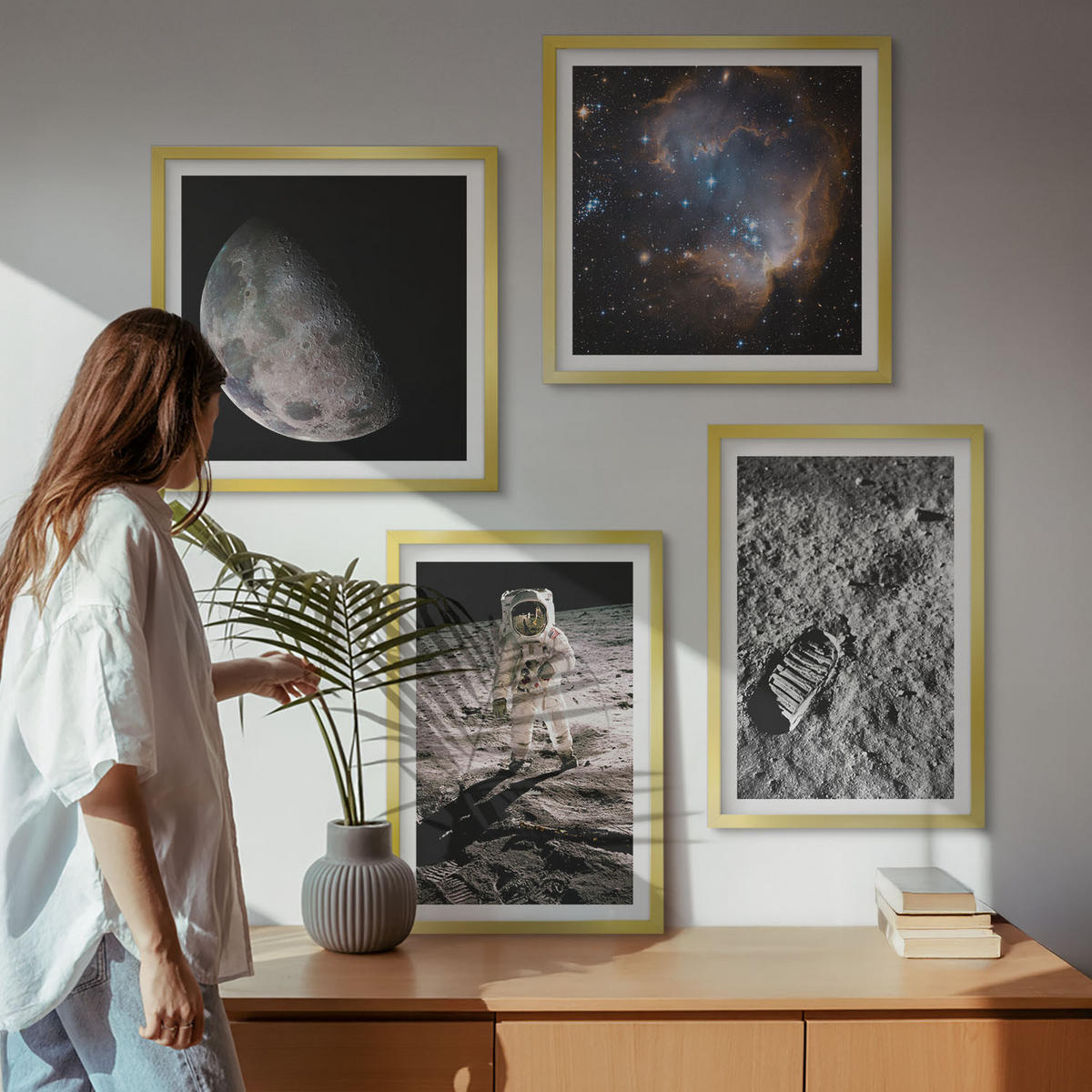 WANDBILDER 4er Set - 50x50 cm & 40x60 cm Goldrahmen - Astronautenfoto vom Mond - Goldfarben, Kunststoff (50/50cm) - ArtPrintCave