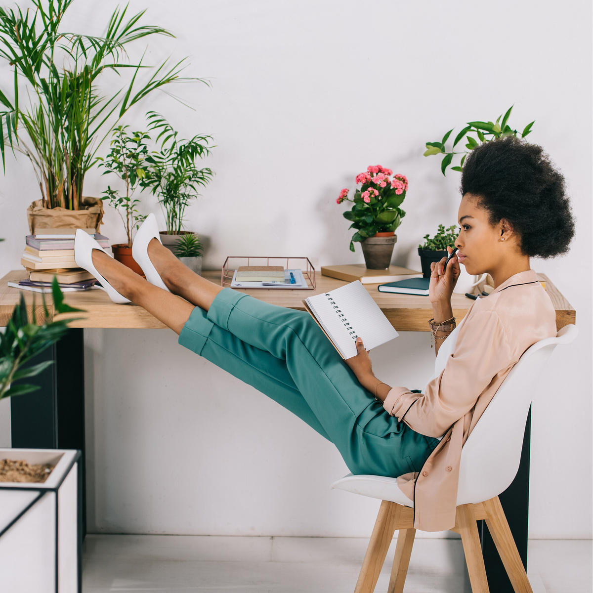 2XZÁSOBNÍK na listy - medená, kov (26/5.5/31.5cm) - Relaxdays