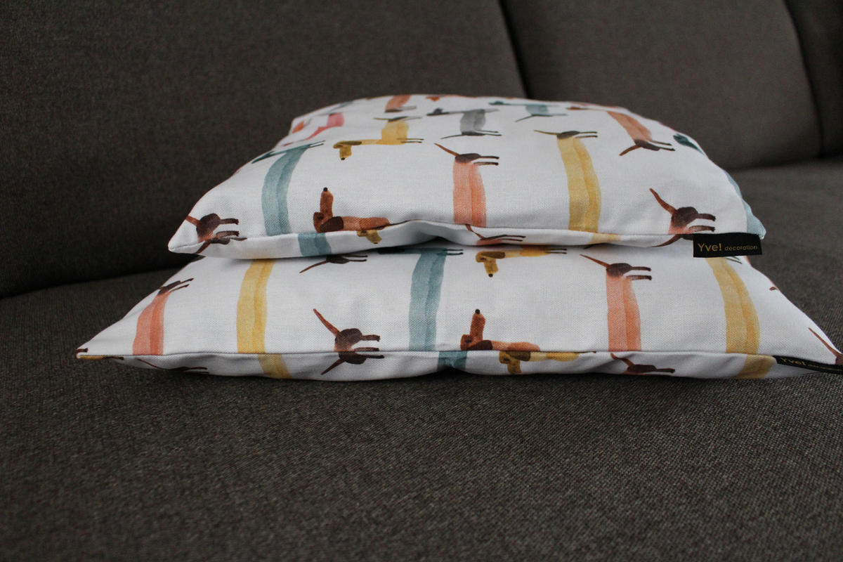 KISSENHÜLLE KLEINE DACKEL BUNT - Multicolor, Textil (50/50cm) - Yve! decoration