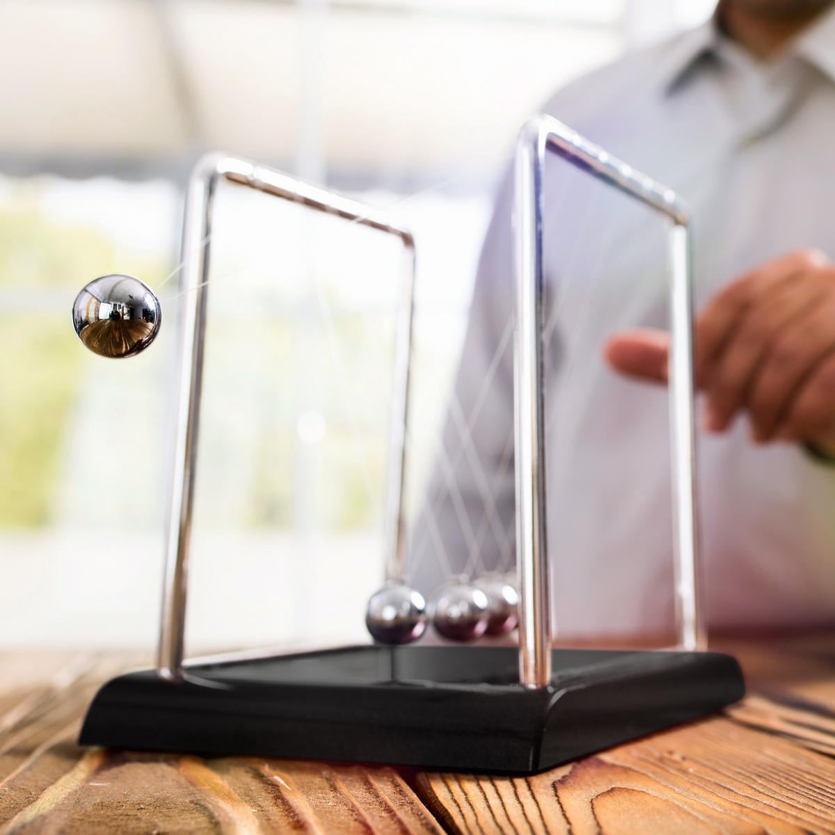 NEWTON Pendel - Multicolor, Kunststoff/Metall (11.5/13.5/13.5cm) - Relaxdays