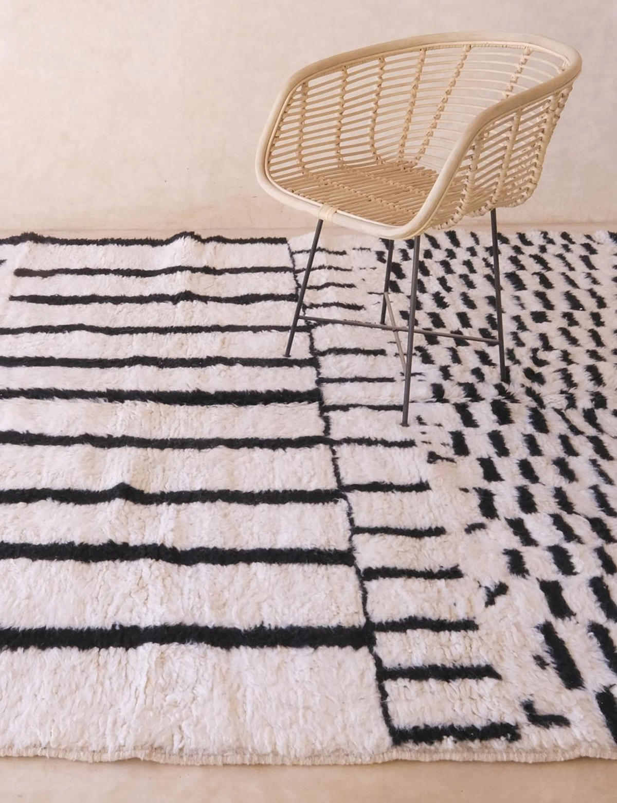 BERBERTEPPICH Design handgeknüpft aus reiner Wolle 140x 200 cm - Schwarz, Naturmaterialien (140/200cm) - AFK Living