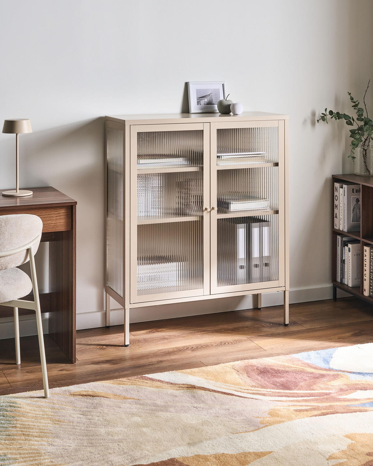 SIDEBOARD mit Glastüren Metall 90 cm Beige Lerryn - Beige, Metall (90/111/35cm) - Beliani