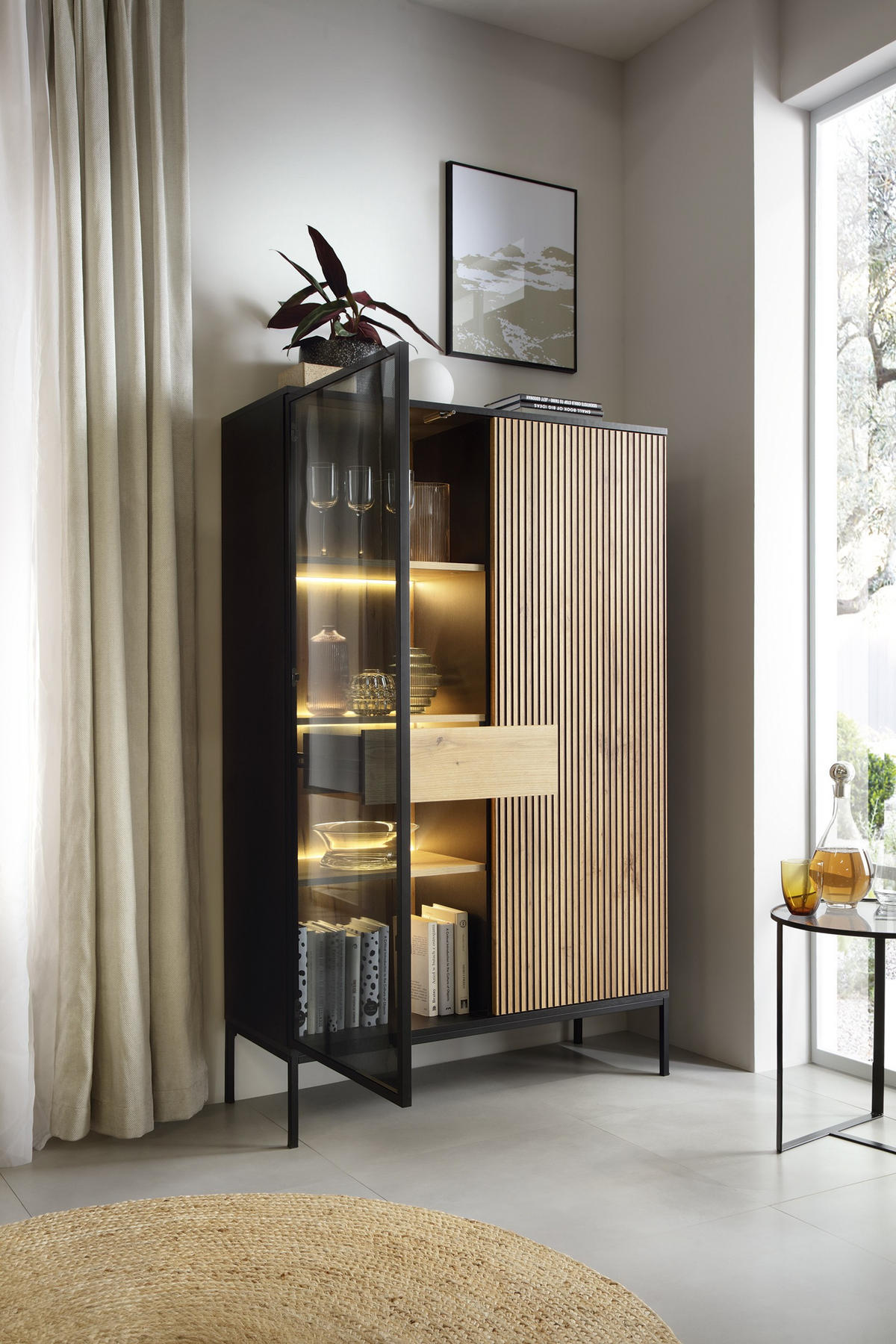 VITRINE Sentino Schwarz, Zweitürige Hochvitrine mit LED - Eiche Wotan/Schwarz, Holzwerkstoff/Metall (104/166/39cm) - Bettso