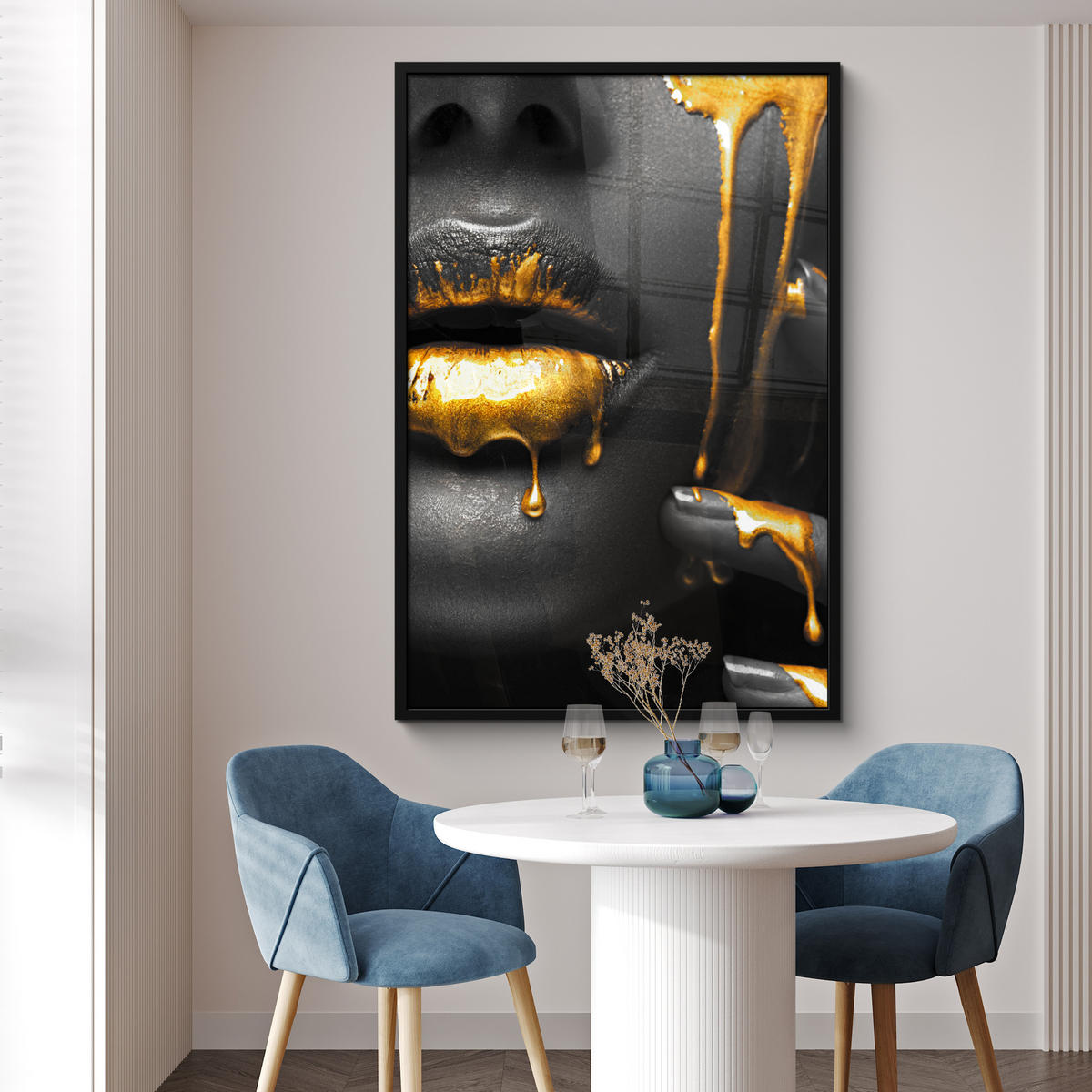 GERAHMTES BILD Frau - Schwarz - Gold - Gesicht - Lippen 80x120 cm - Goldfarben, Papier (80/120cm) - MuchoWow