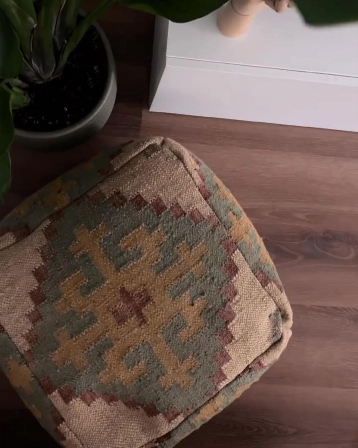 PUF Saron 50/50/30 cm - zelená barva, přírodní materiály (50/30/50cm) - Beliani