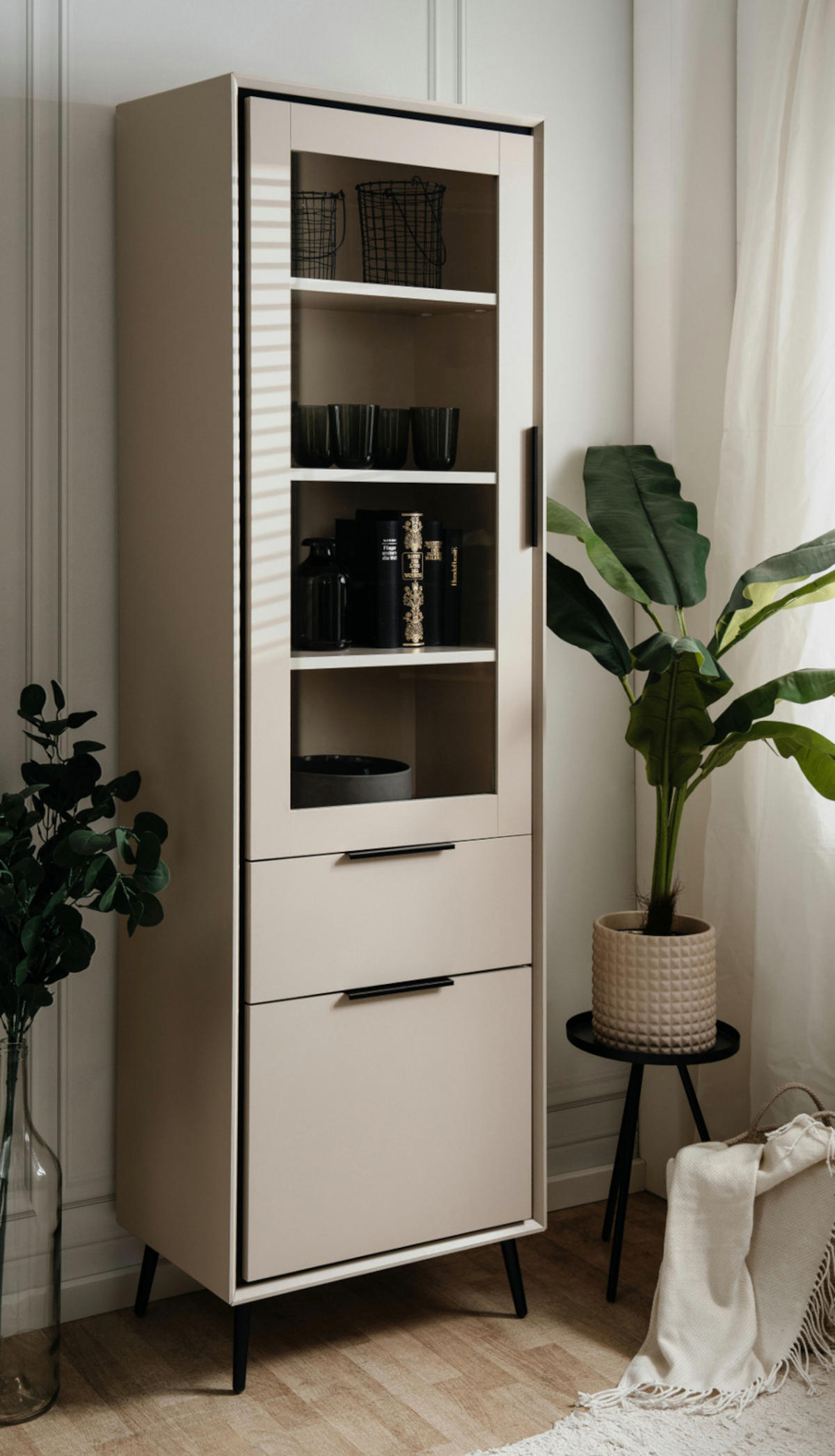 VITRINE sand, schwarz 60 cm, Vitrinenschrank mit Soft-Close-Funktion - Sandfarben/Schwarz, Glas/Holzwerkstoff (60/200/38cm) - Furn.Design