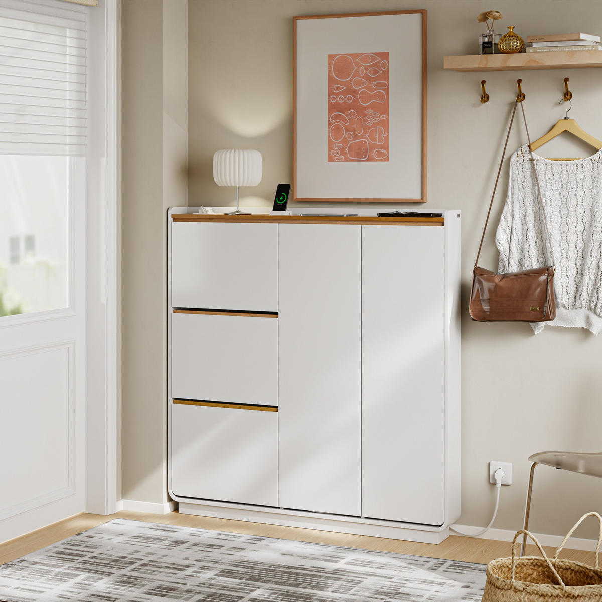 SCHUHSCHRANK mit Klappen und Steckdose FSR229-E-WN - Ahornfarben/Weiß, Holzwerkstoff/Fell (15/126/121cm) - SoBuy