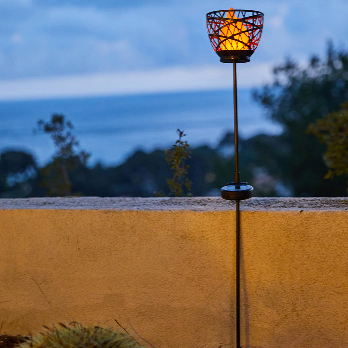 SOLAR-TASCHENLAMPE BLOSSOM schwarz - Schwarz, Metall (16/16/84.5cm) - Lumisky