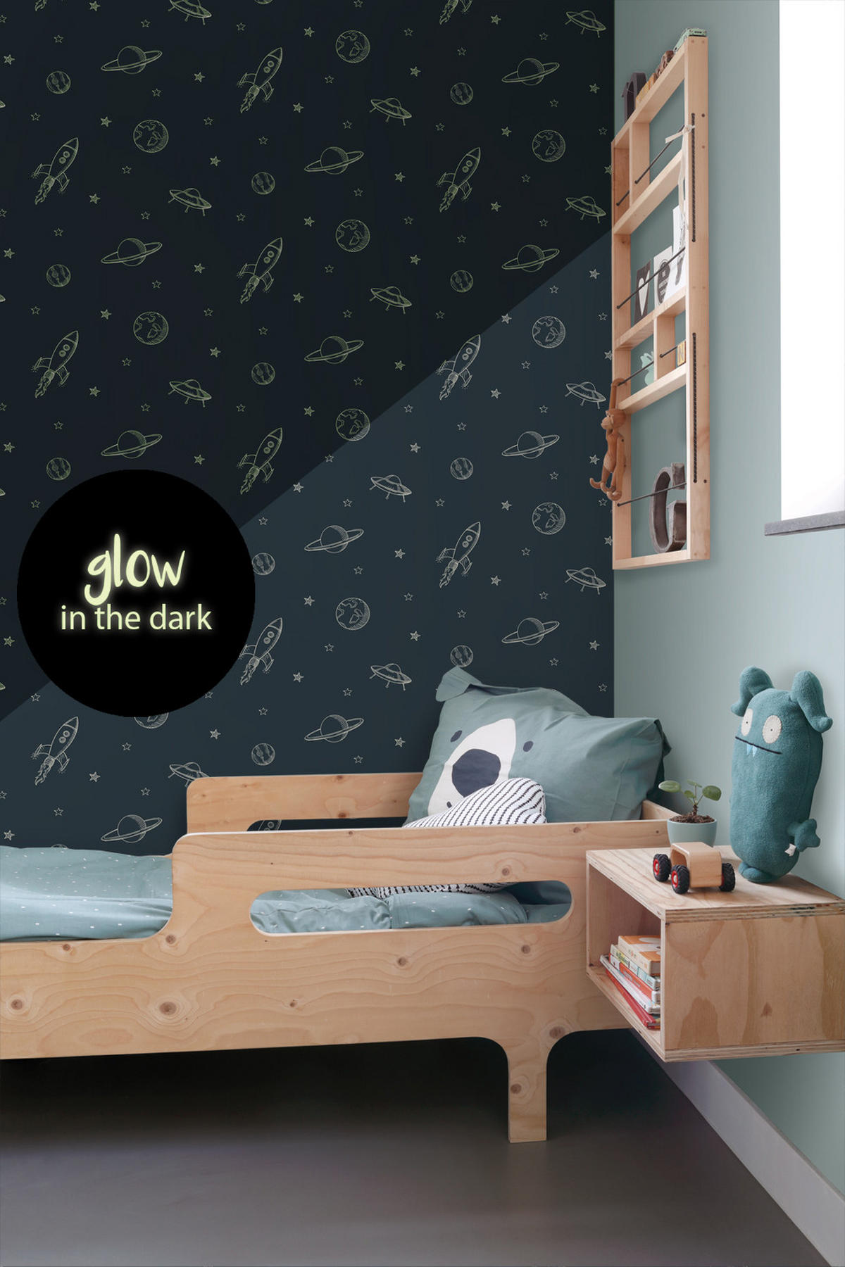 GLOW-IN-THE-DARK Tapete Weltraum 53 cm x 10.05 m - Blau, Papier (53/0.1cm) - ESTAhome