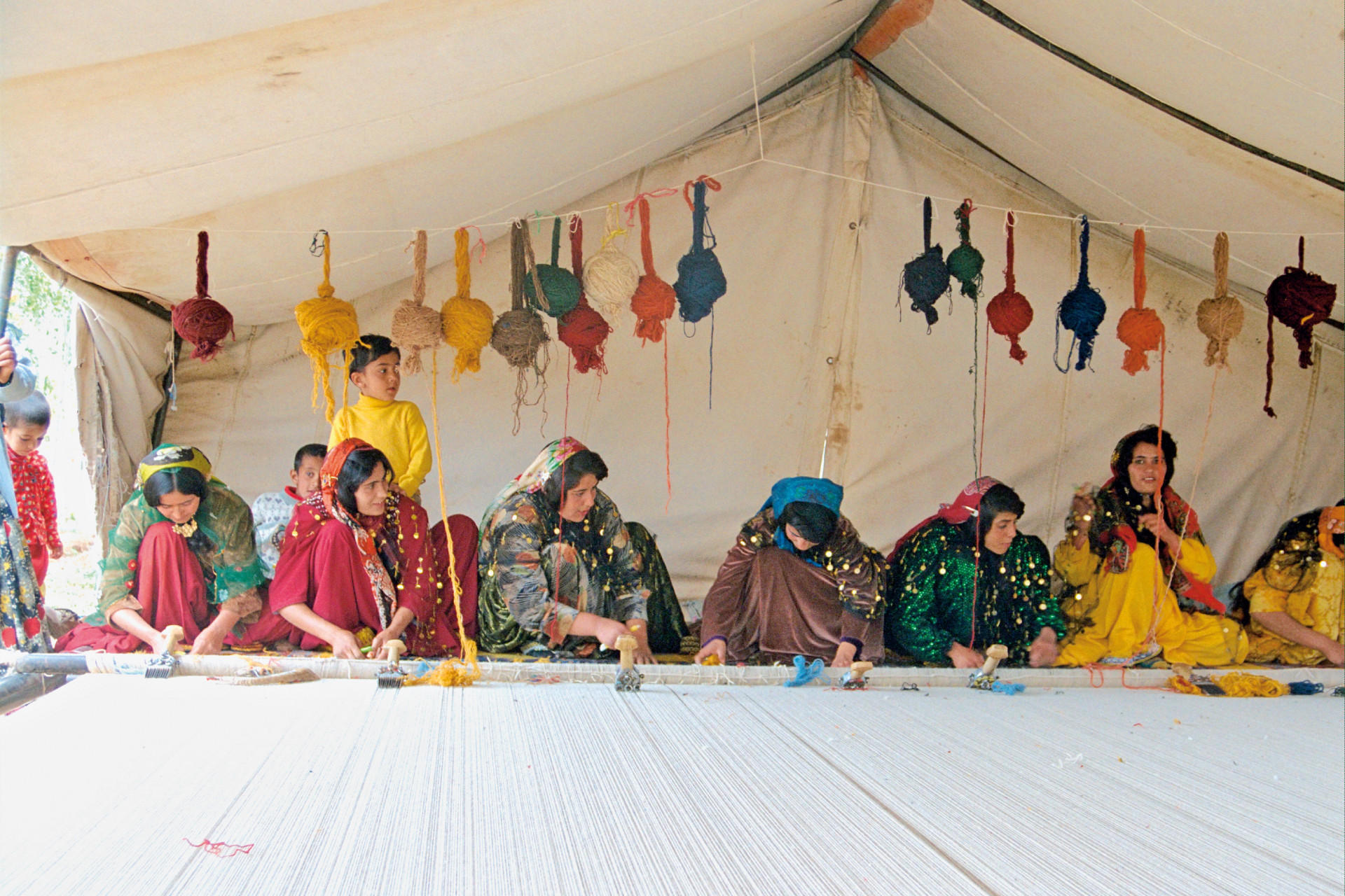 Frauen-Knuepfen-Orientteppich