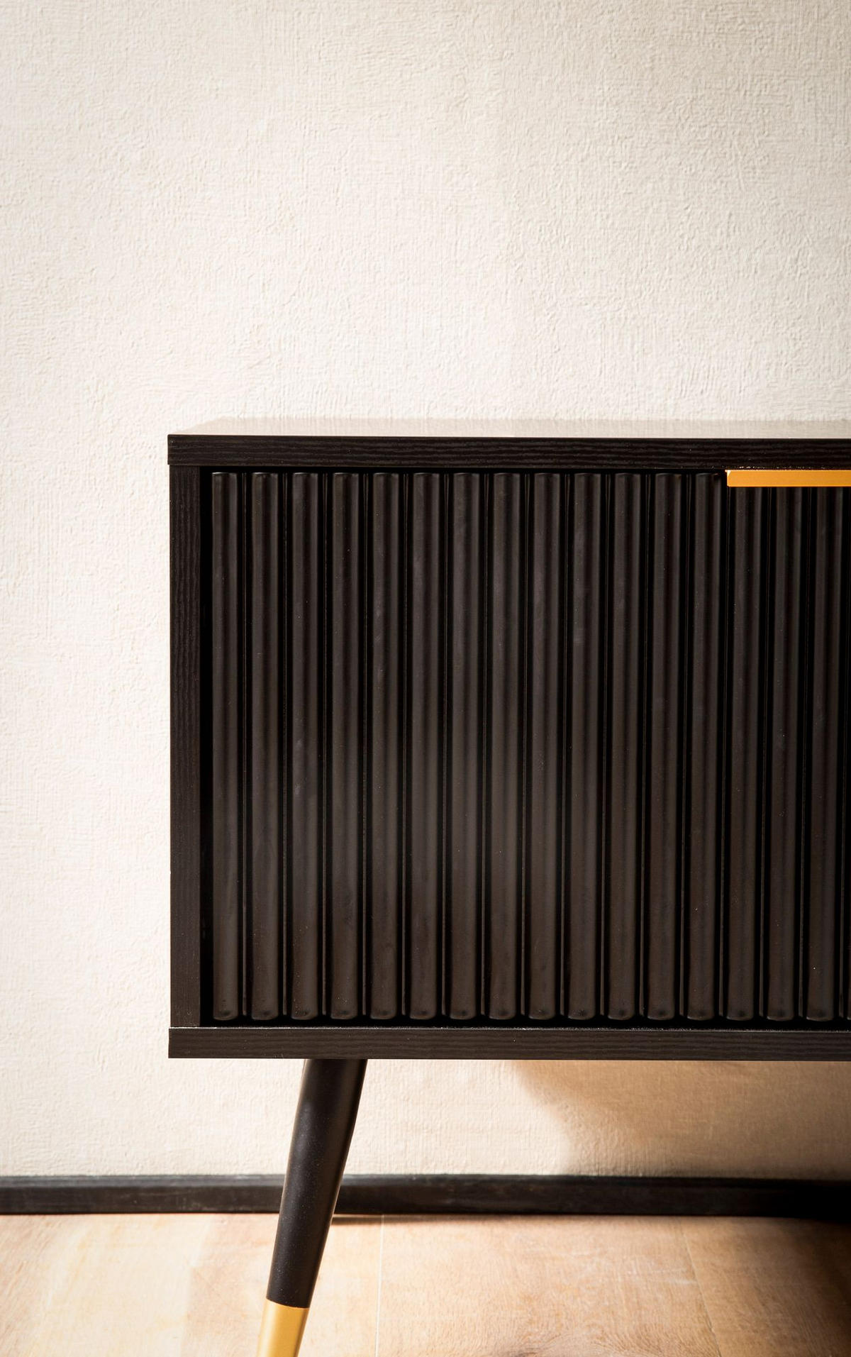 LOWBOARD Schwarz Eiche-Dekor Modern Stil 150x51x39 cm mit Türen und Ablagefächern - Goldfarben/Schwarz, Holzwerkstoff/Metall (150/51/39cm) - KADIMA DESIGN