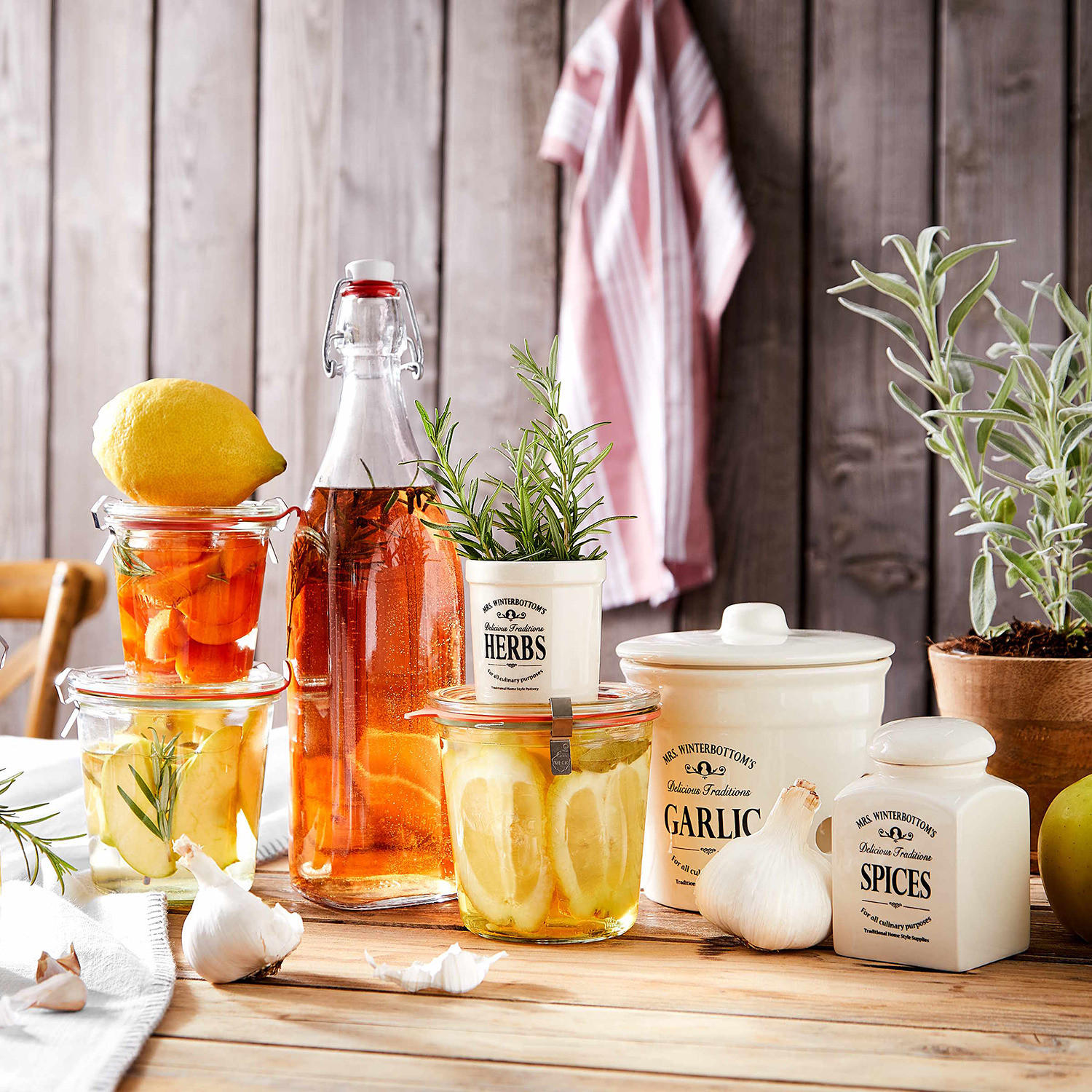 KNOBLAUCHTOPF Mrs. Winterbottom's - Beige, Keramik (14/15/14cm) - BUTLERS