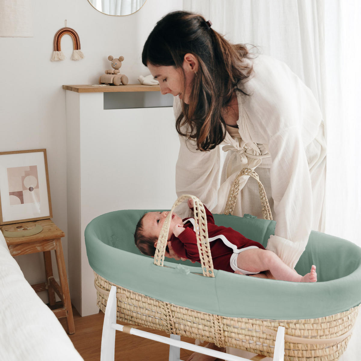 BABYTRAGEKORB mit weißem Gestell grün - Waldgrün, Naturmaterialien (29/78cm) - Premiers Moments