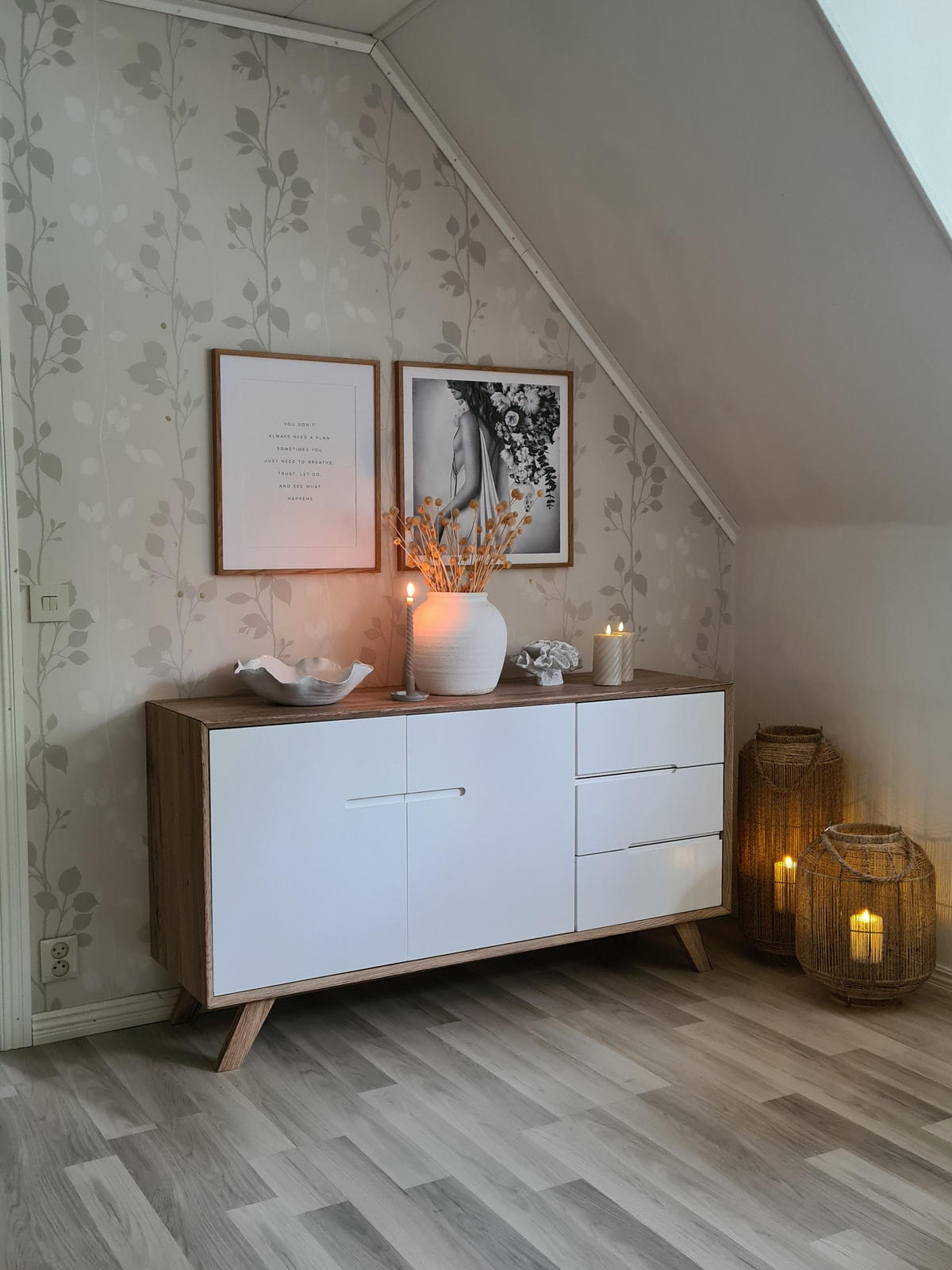 SIDEBOARD se 2 dveřmi Hnědý/Bílý Forester - hnědá, kompozitní dřevo (140/75/40cm) - Beliani