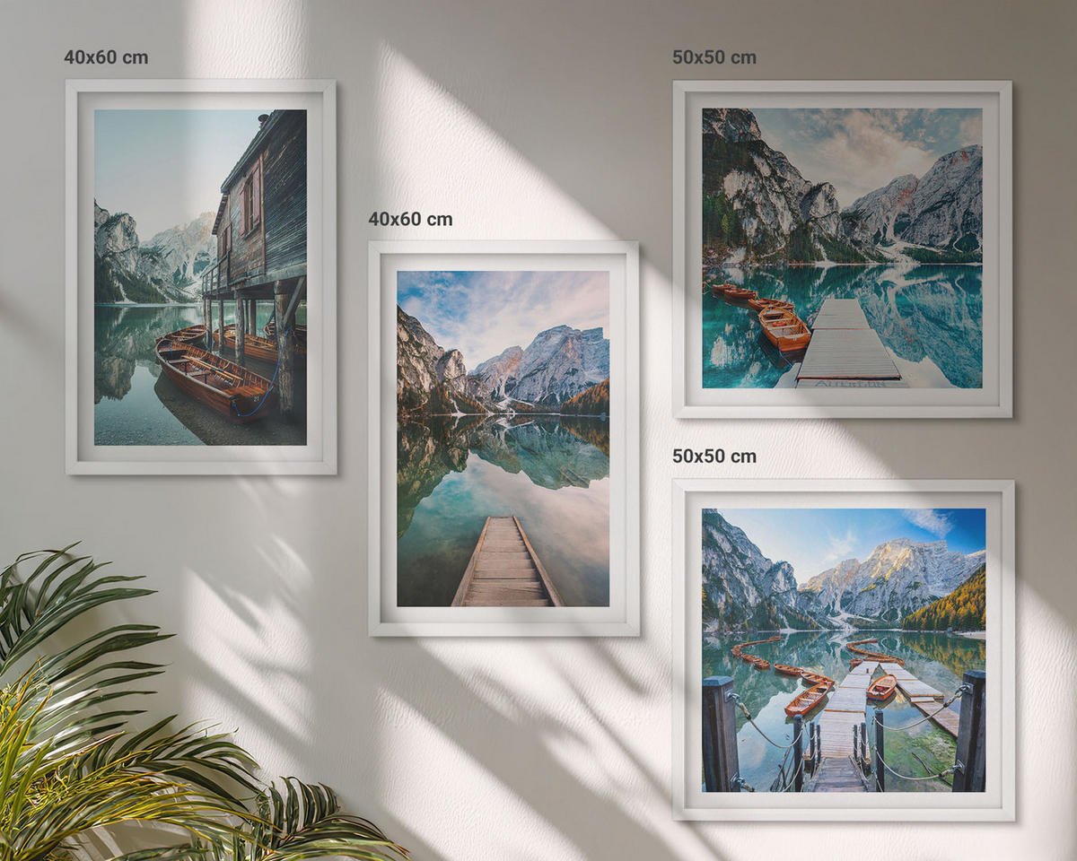 WANDBILDER 4er-Set - 50x50 cm & 40x60 cm Weißer Rahmen - See Berge Holzboote - Weiß, Kunststoff (50/50cm) - ArtPrintCave