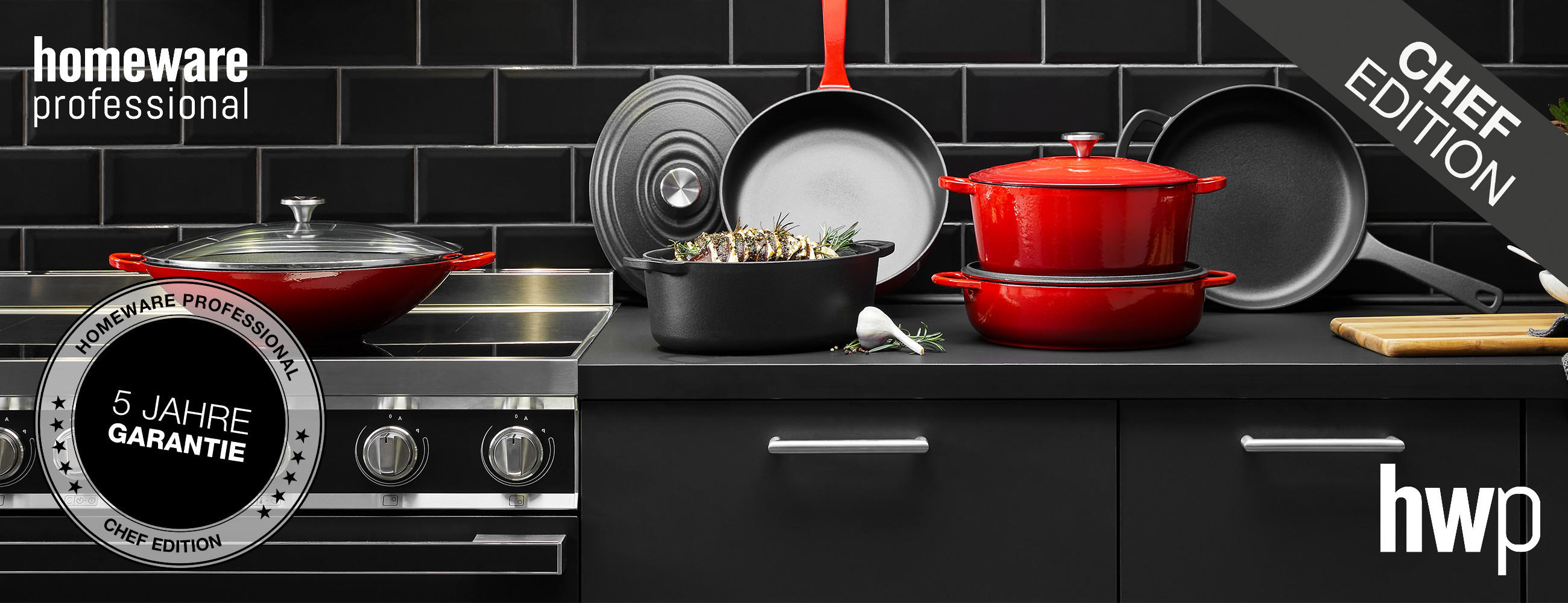 Homeware Professional, Chef Edition, Produkte mit Qualitätsanspruch, Dunkle Küche mit modernen Töpfen, Bräter von HWP, Pfanne von HWP