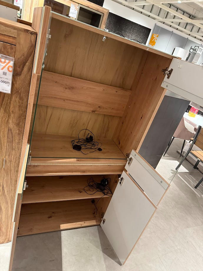 VITRIN MOLISE-BUDAÖRS OUTLET - Cantus