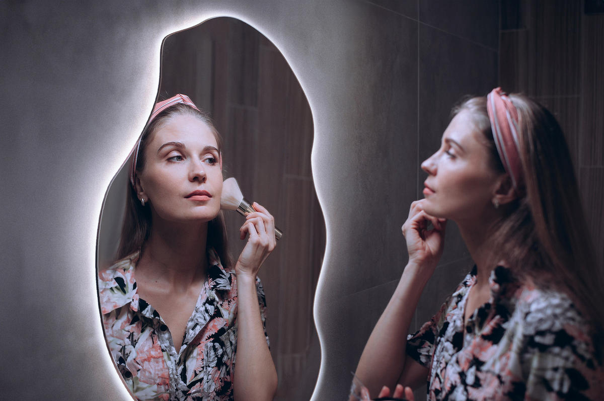 LED-SPIEGEL 45x90 cm Asymmetrisch Kaltweiß 6000K - Blau, Glas (45/90/0.4cm) - Wallfluent