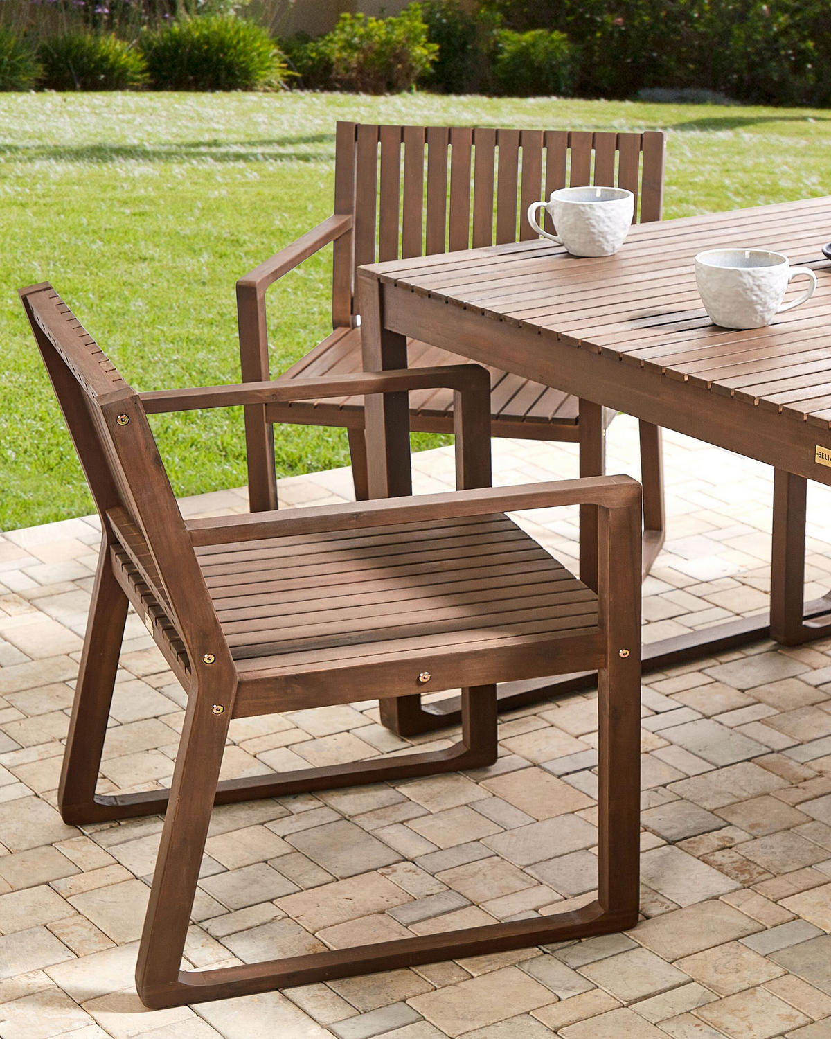 GARTENSTUHL Holz Dunkler Holzfarbton Sassari - Dunkelbraun, Holz (54/80/59cm) - Beliani