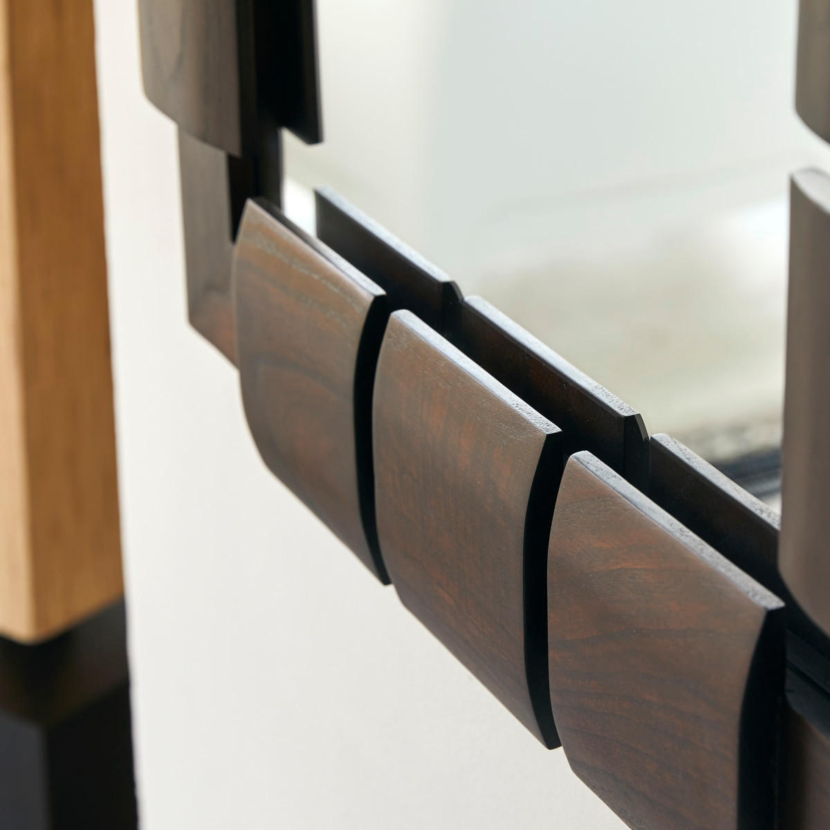 SPIEGEL Isaac Braun aus Dunkles Mindiholz - Braun, Holz (80/100/4cm) - Tikamoon