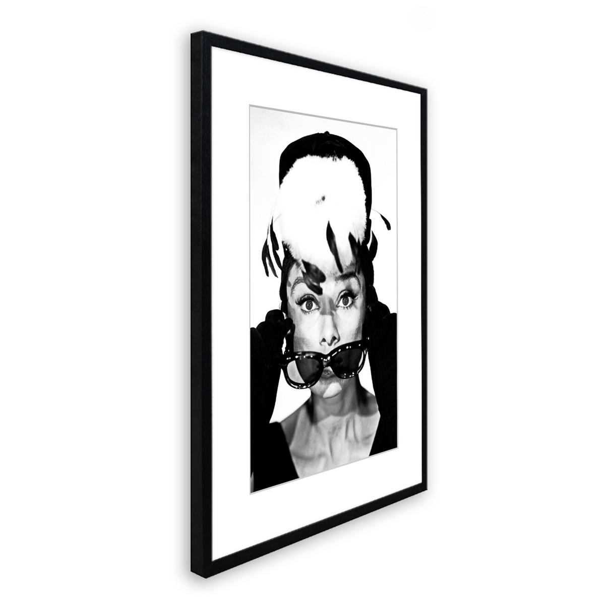 BILD mit Rahmen 51x71 cm Audrey Hepburn Schwarz-Weiß - Weiß, Holz (51/71cm) - artissimo