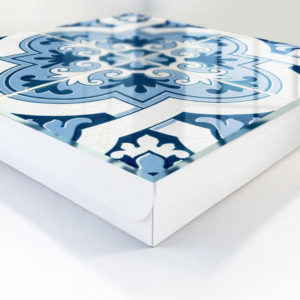 SCHLÜSSELBOX Weiß 30x30 cm – Türöffnung nach rechts - Blaue Fliesen - Blau, Metall (30/30/5cm) - TULUP