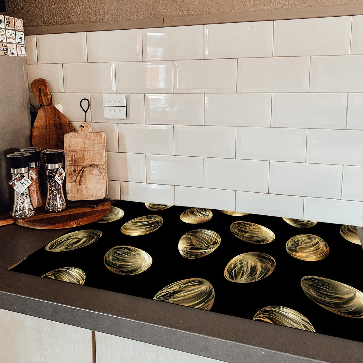 HERDABDECKPLATTE Eier - Gold - Muster Induktionsmatte 83x51 cm - Schwarz, Kunststoff (83/51.5/0.2cm) - MuchoWow