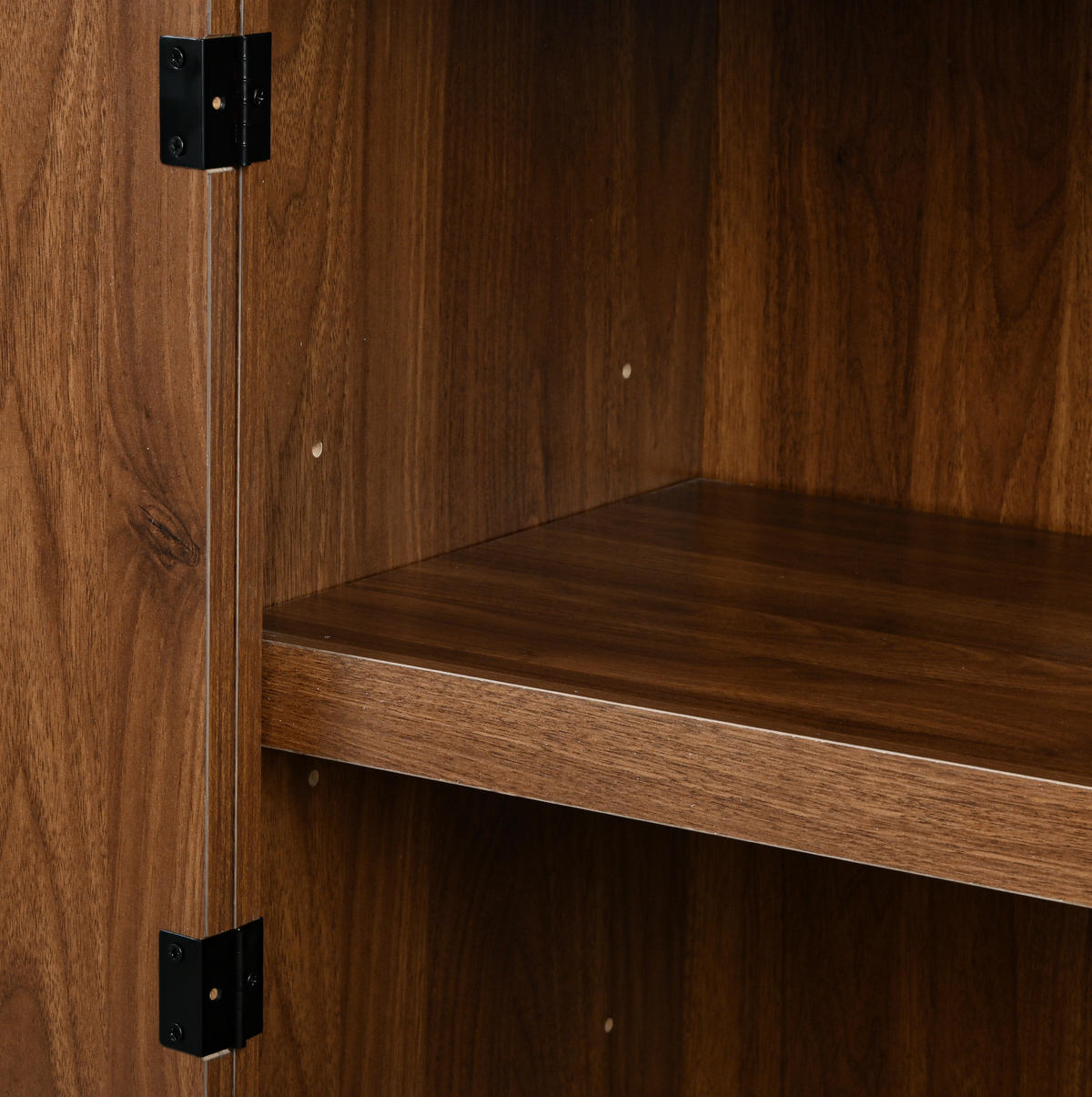 KOMMODE aus MDF 80x40x180cm in Nussbaum mit Rattantür - Nussbaumfarben, Holzwerkstoff (80/180/40cm) - Modfu