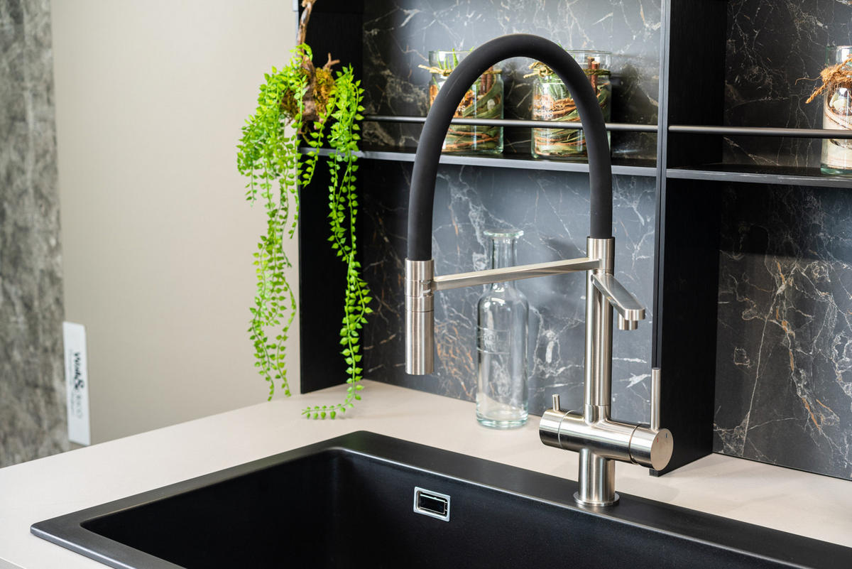 3-WEGE-KÜCHENARMATUR, Edelstahl Massiv aus Chirurgenstahl, Gebürstet und Schwarz, 2-Strahl-Brause - Schwarz, Metall (24/49/24cm) - VIZIO