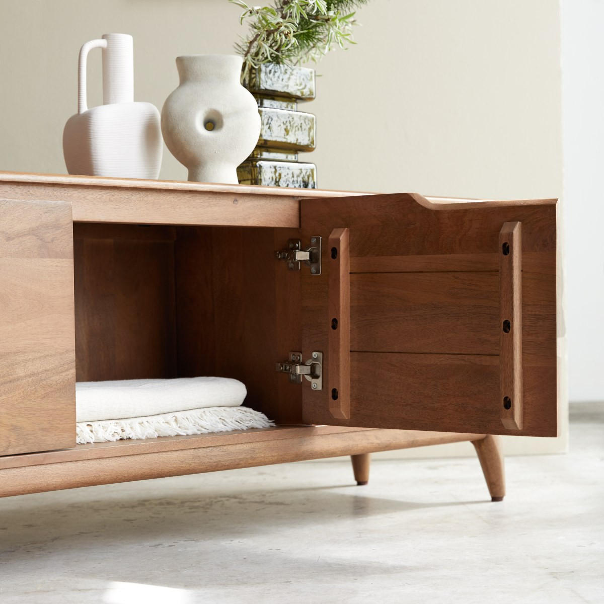 TV-SCHRANK Gabrielle Dunkelbraun aus Mango - Dunkelbraun, Holz (140/56/40cm) - Tikamoon