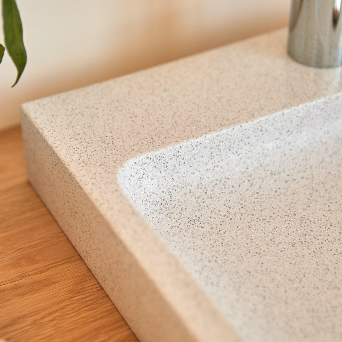 WASCHBECKEN Timon Weiß aus Premium-Terrazzo - Weiß, Stein (40/6/40cm) - Tikamoon