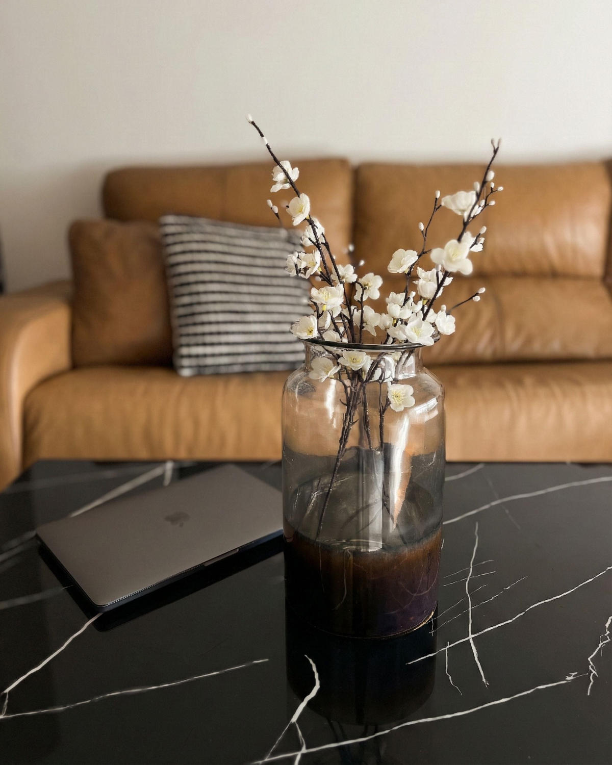 COUCHTISCH Marmor Optik Schwarz rechteckig 60/100 cm Delano - Schwarz, Holzwerkstoff (100/60/45cm) - Beliani