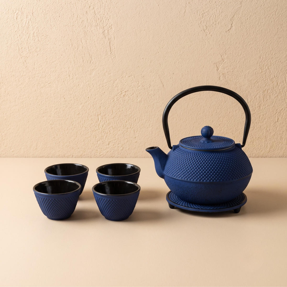 TEEKANNE Gusseisen mit Sieb Sono Marineblau 1,2 l 18,5/16,5/20 cm - Dunkelblau, Metall (16.5/18.5cm) - AROMELIO