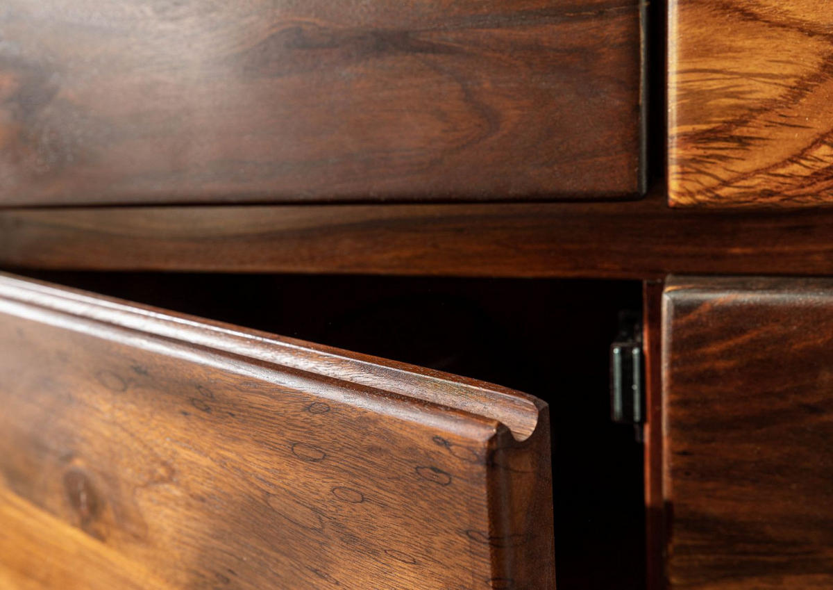 VITRINE Sheesham 109x40x202 walnuss gewachst TORONTO #211 - Walnussfarben, Holzwerkstoff (109/202/40cm) - Massivmoebel24