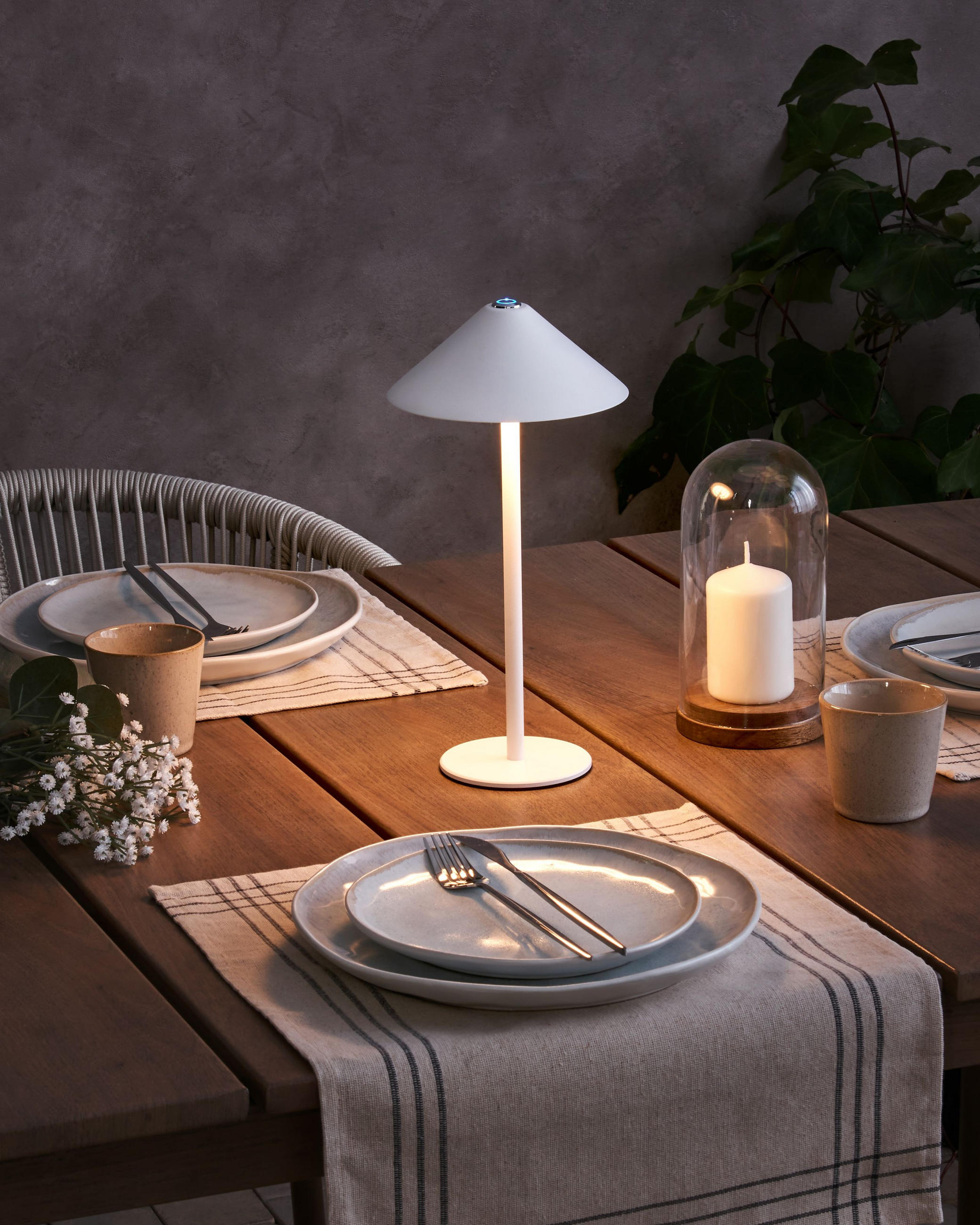 LED-TISCHLEUCHTE Weiß Francoli - Weiß, Metall (15/15/31cm) - Beliani