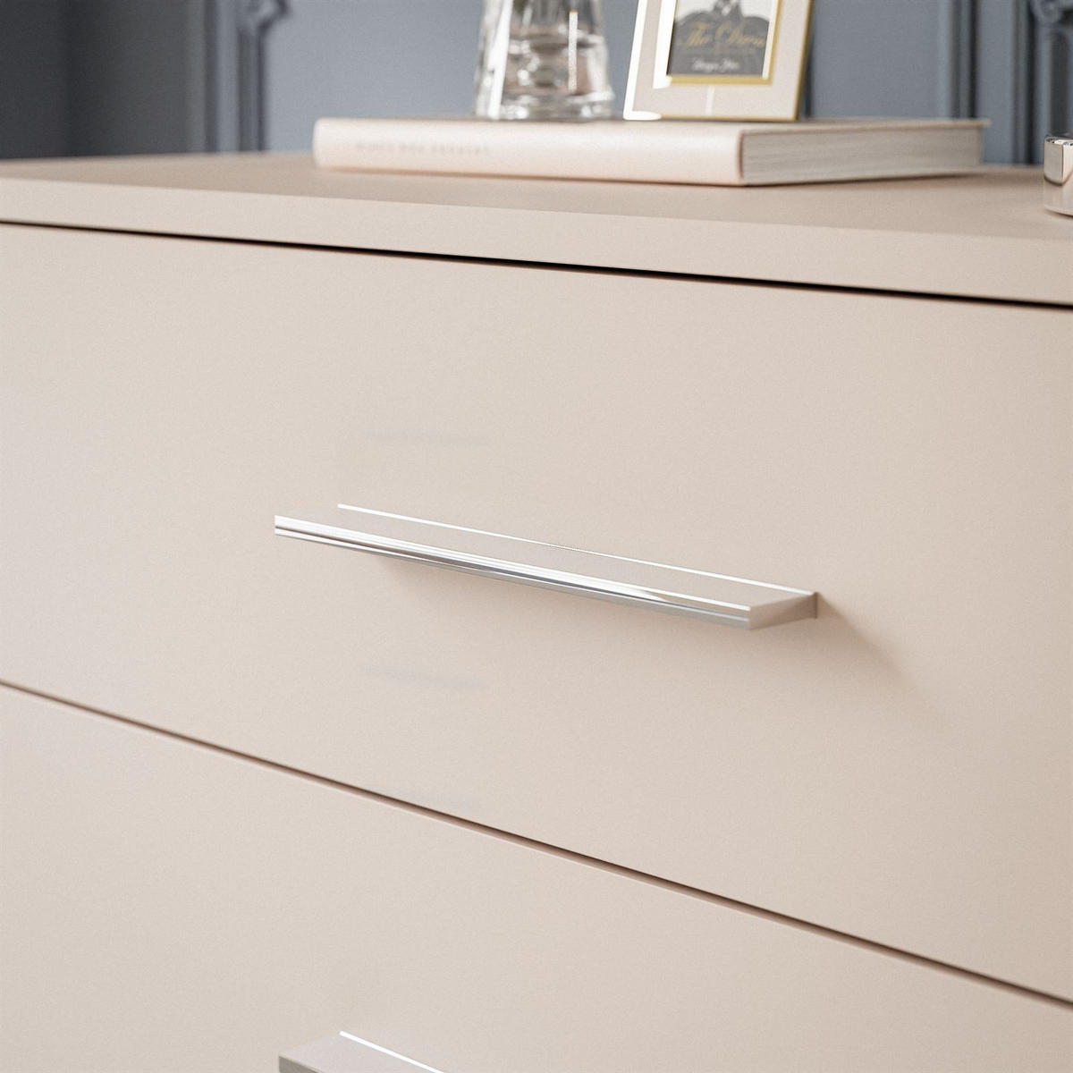 KOMMODE AURA KASCHMIR 4S mit Schubladen Silberne Beine und Griffe - Kaschmir/Silberfarben, Holzwerkstoff (95/90/40cm) - Lookway