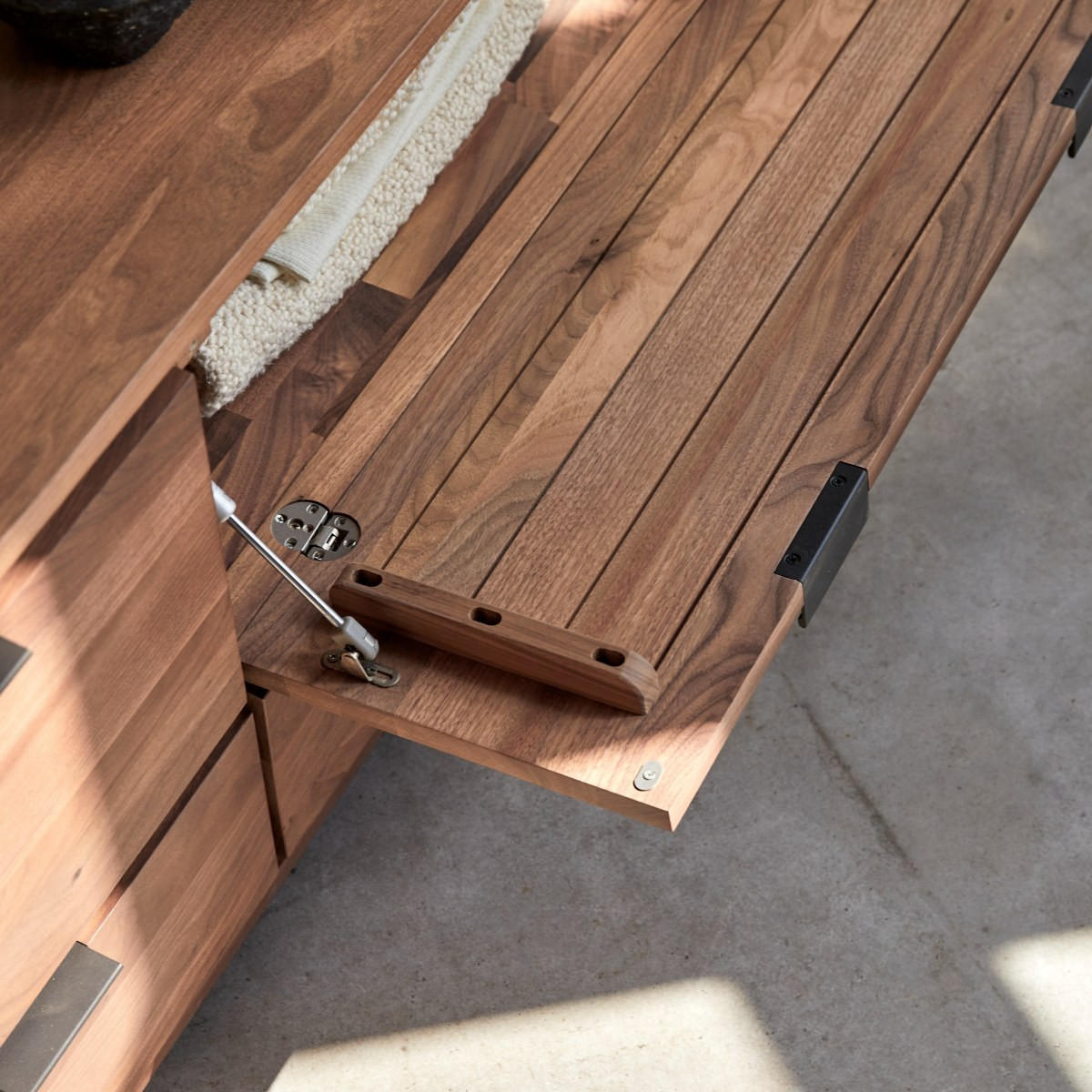 TV-SCHRANK Senson Dunkelbraun aus Walnuss - Dunkelbraun, Holz (180/55/45cm) - Tikamoon