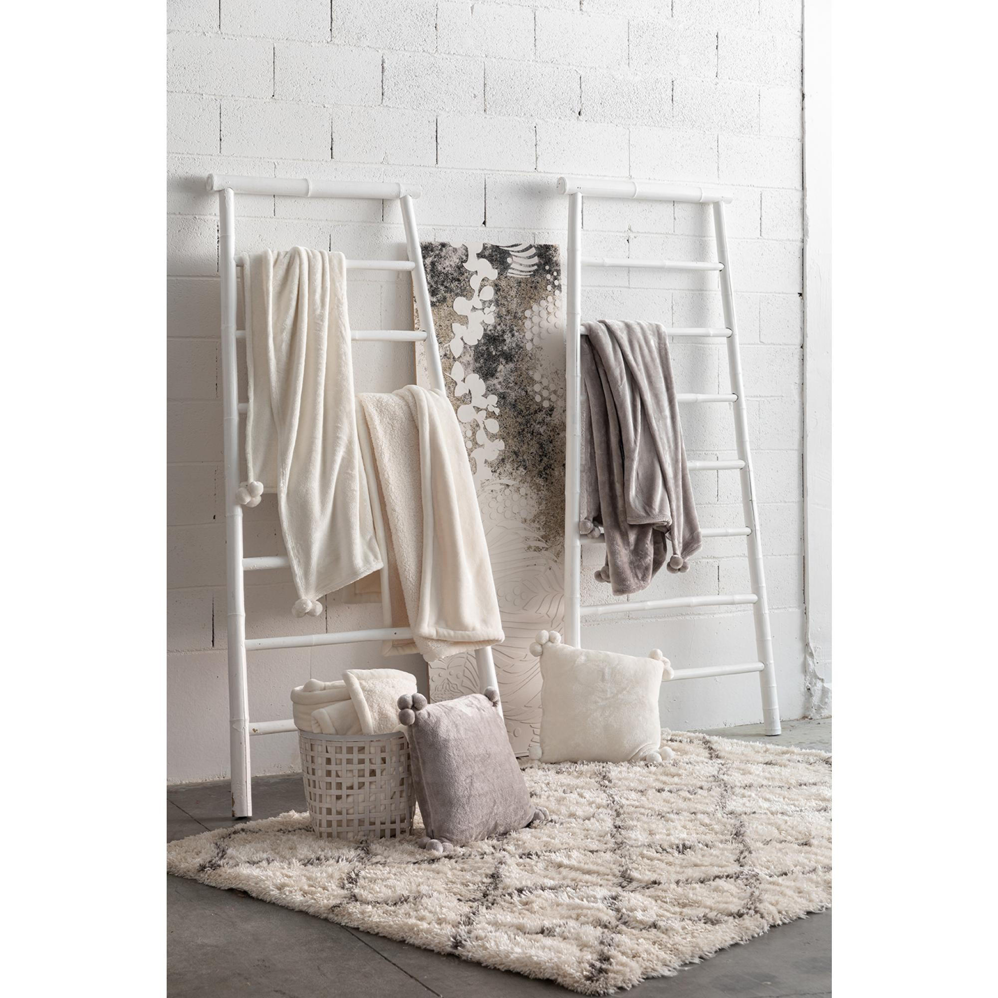 KISSEN Tender Pompons perlweiß 45 x 45 cm - Hellgrau, Textil (45/45cm) - Vivaraise