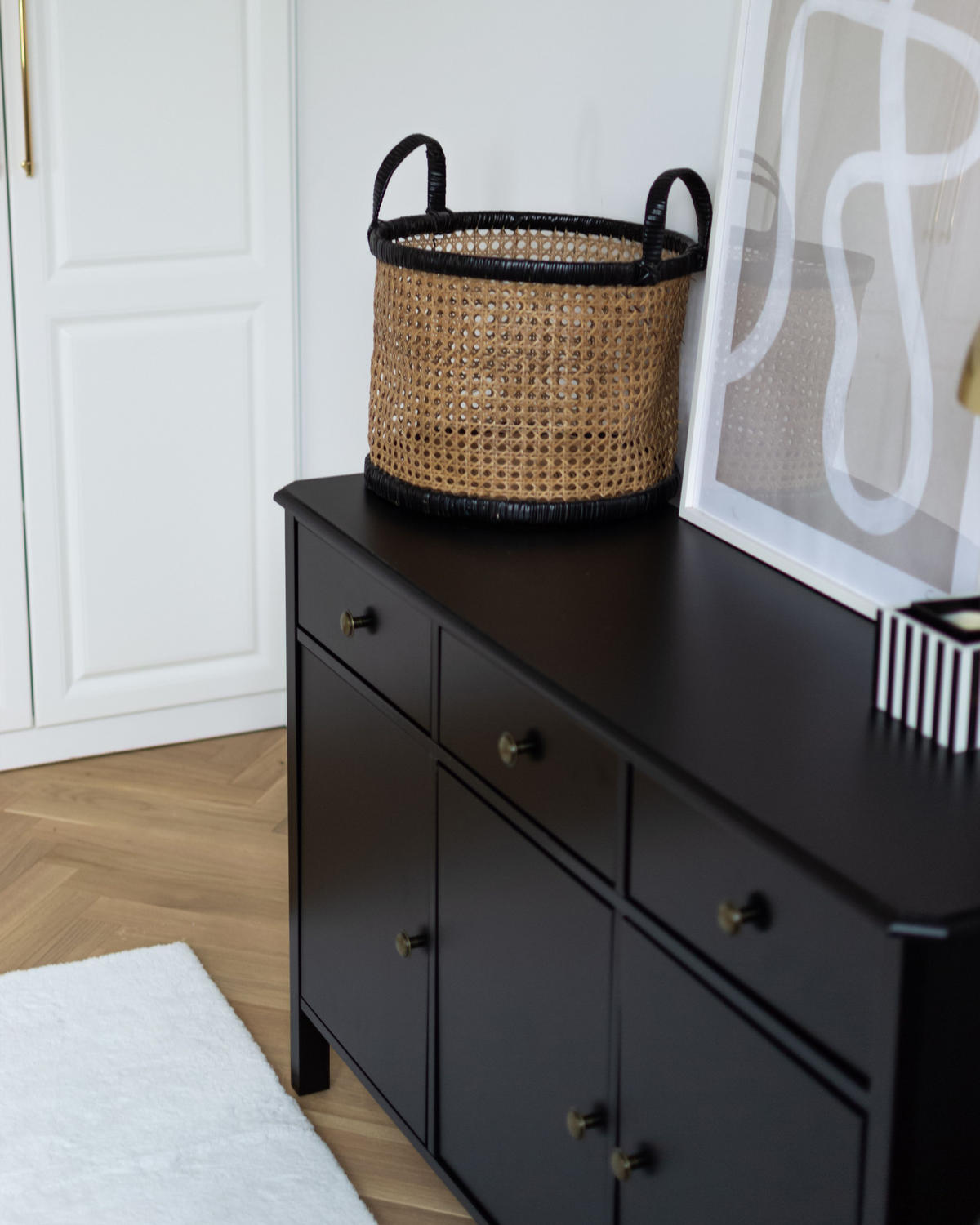 SIDEBOARD se 3 dveřmi Černý Olate - černá, kompozitní dřevo (120/75/39cm) - Beliani