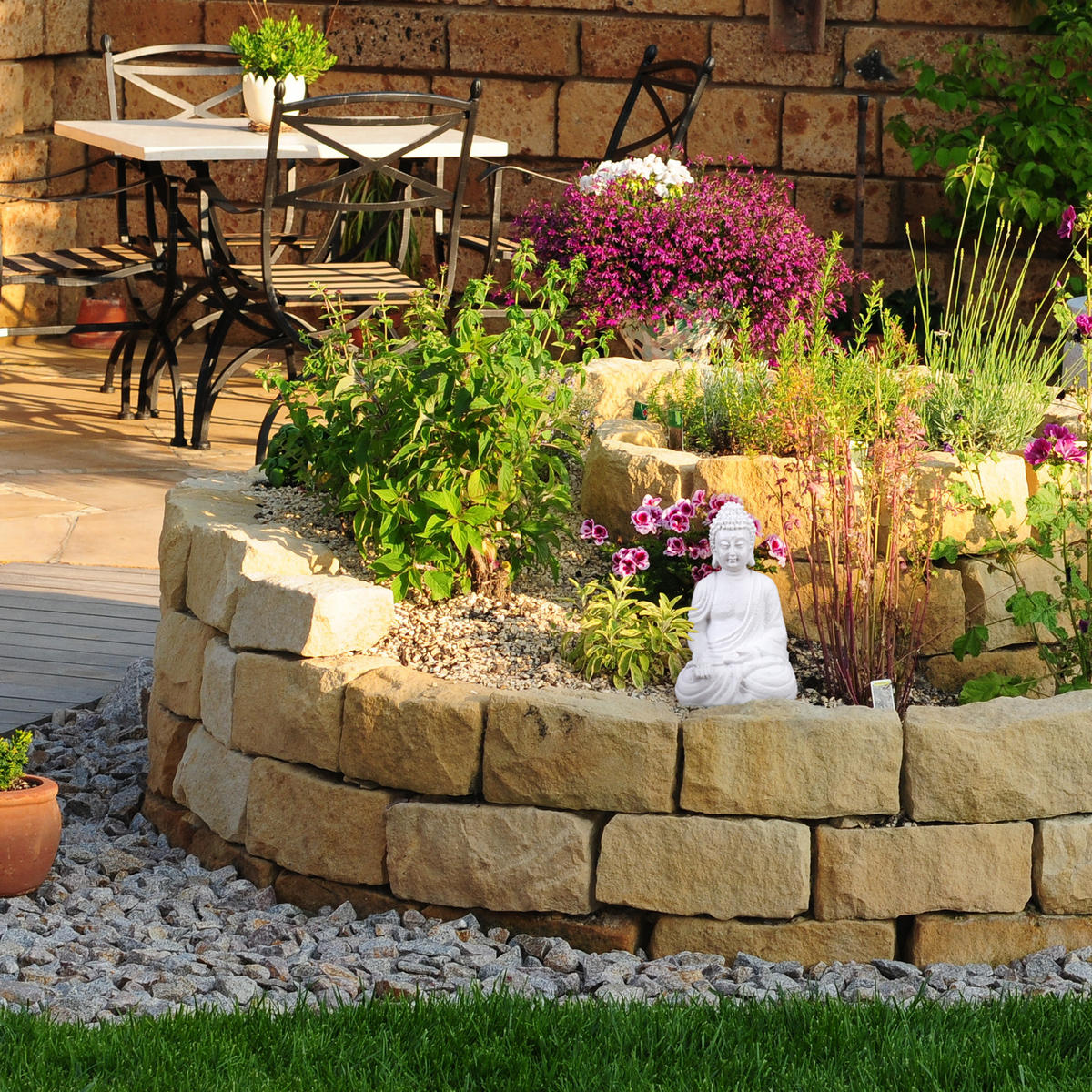 BUDDHA-FIGUR - Weiß, Kunststoff (10/17.5/7.5cm) - Relaxdays