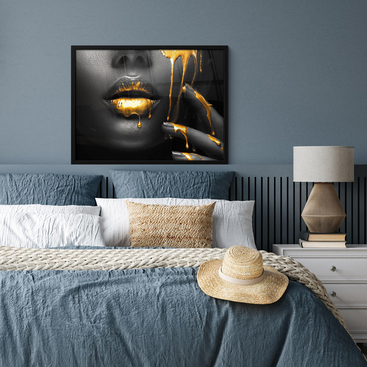 ZARÁMOVANÝ PLAGÁT Žena - čierna - zlatá - tvár - pery 80x60 cm - zlatá, papier (80/60cm) - MuchoWow