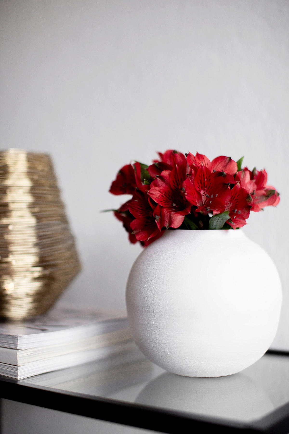 VASE Soyah aus Eisen in Weiß Ø14,5/13,5 cm - Weiß, Metall (13.5cm) - LaLe Living