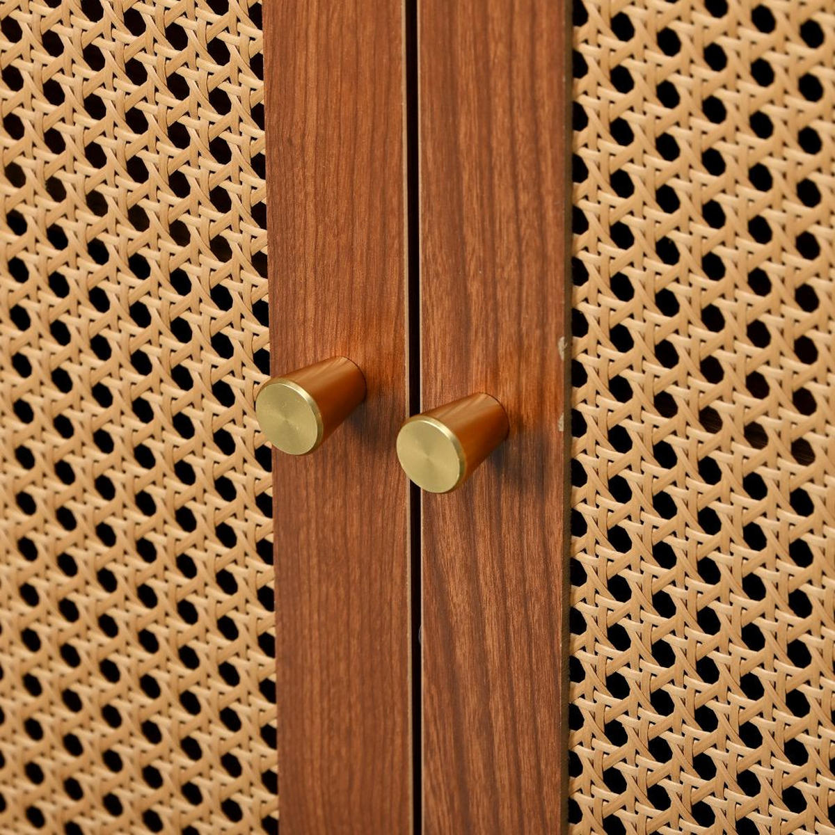 SIDEBOARDS mit 3 Rattan verzierten Türen，Nussbaum - Walnussfarben, Holz (40/76/129.8cm) - KOMHTOM