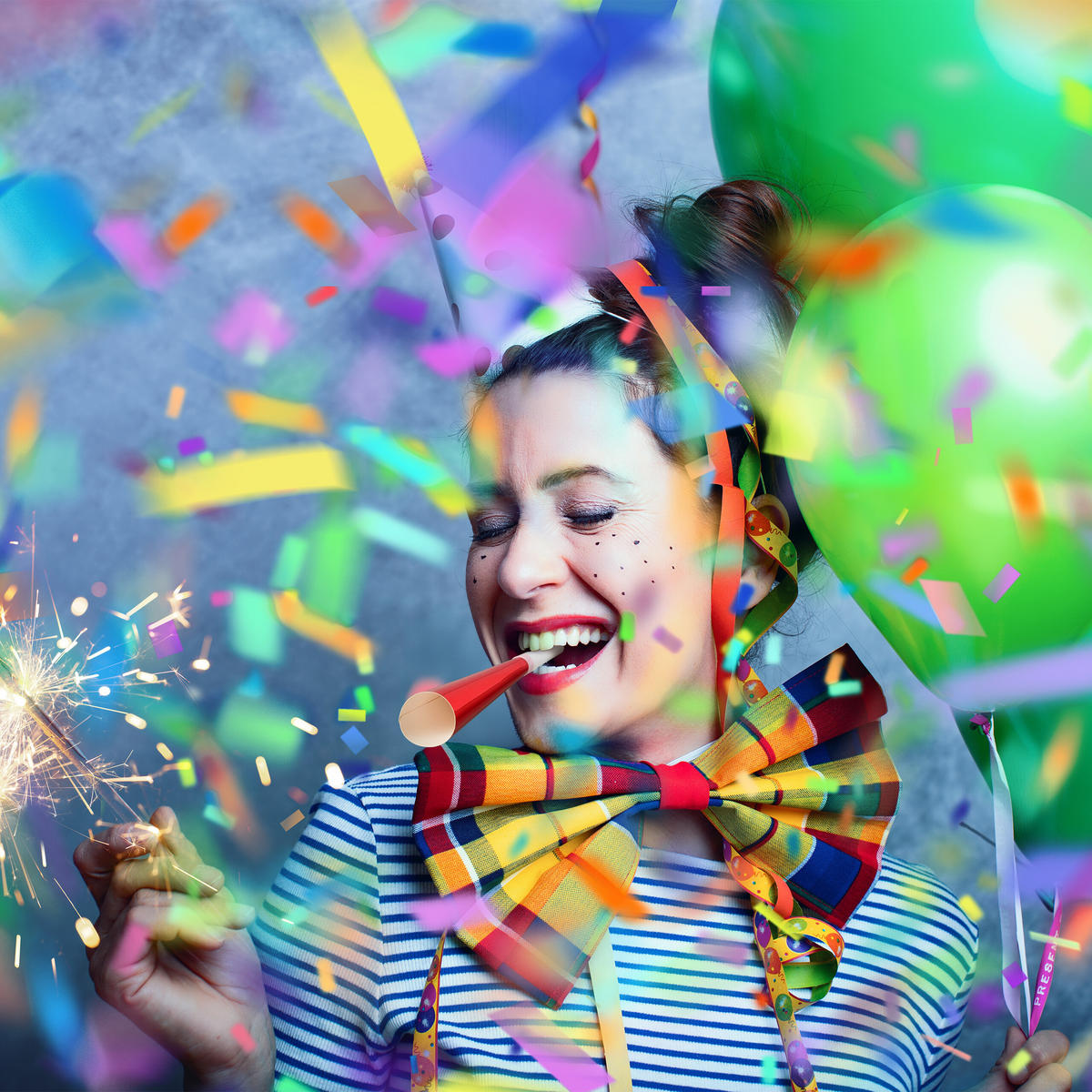 114XPÁRTY trúbky - viacfarebná, plast/papier (3.5/20/3.5cm) - Relaxdays