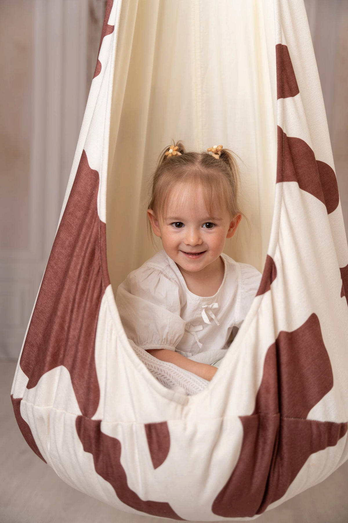 KINDER-HÄNGESESSEL XXL Kuh – weiche Cocoon-Schaukel zum Spielen und Entspannen - Braun, Textil (85/180/85cm) - Bees & Blooms