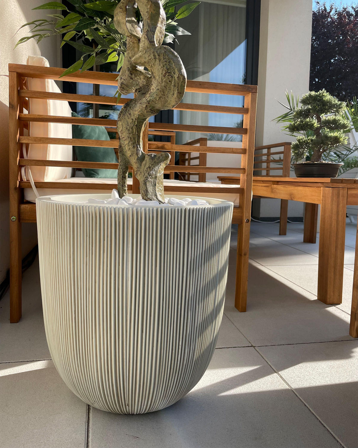 KVĚTINÁČ béžový/bílý kulatý 37/37/38 cm Chios - bílá/béžová, přírodní materiály (38cm) - Beliani