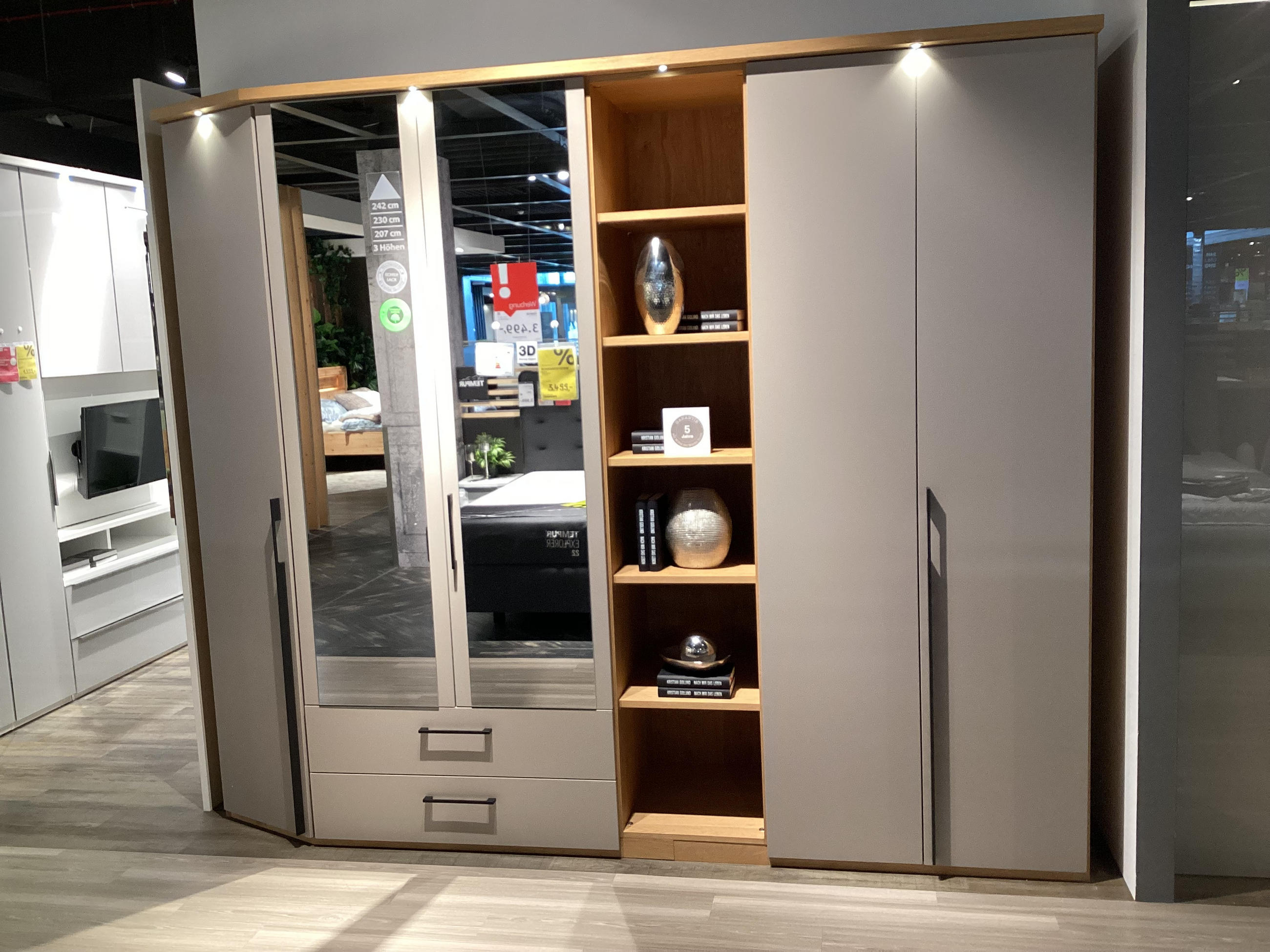 Schrank Roomline - Novel