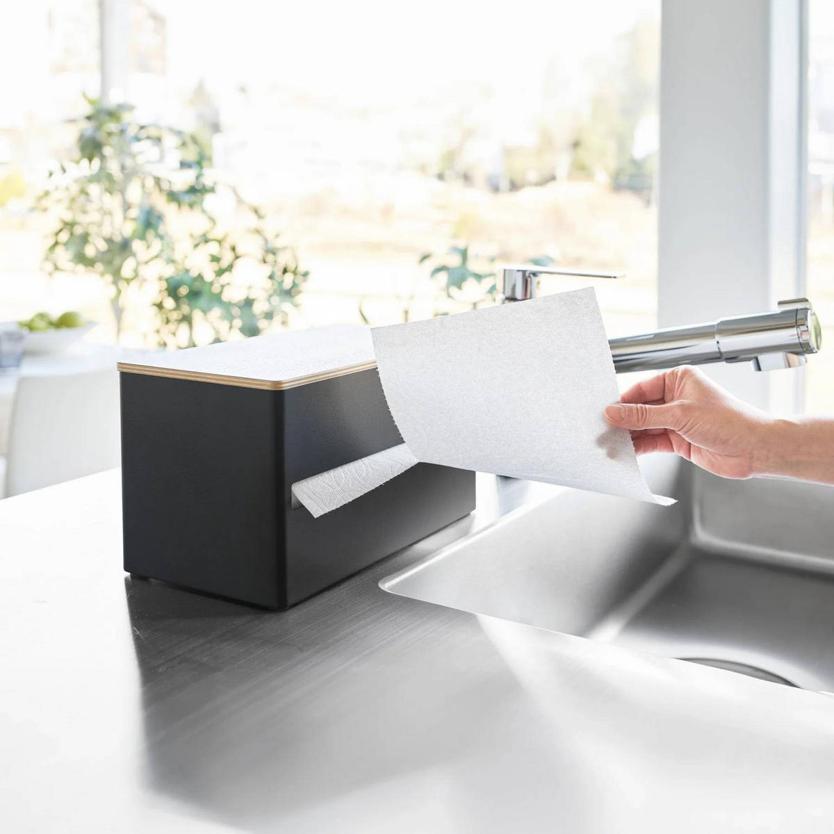 KÜCHENROLLENHALTER Rin schwarz 16/31/17 cm - Schwarz, Metall (31/17/16cm) - Yamazaki