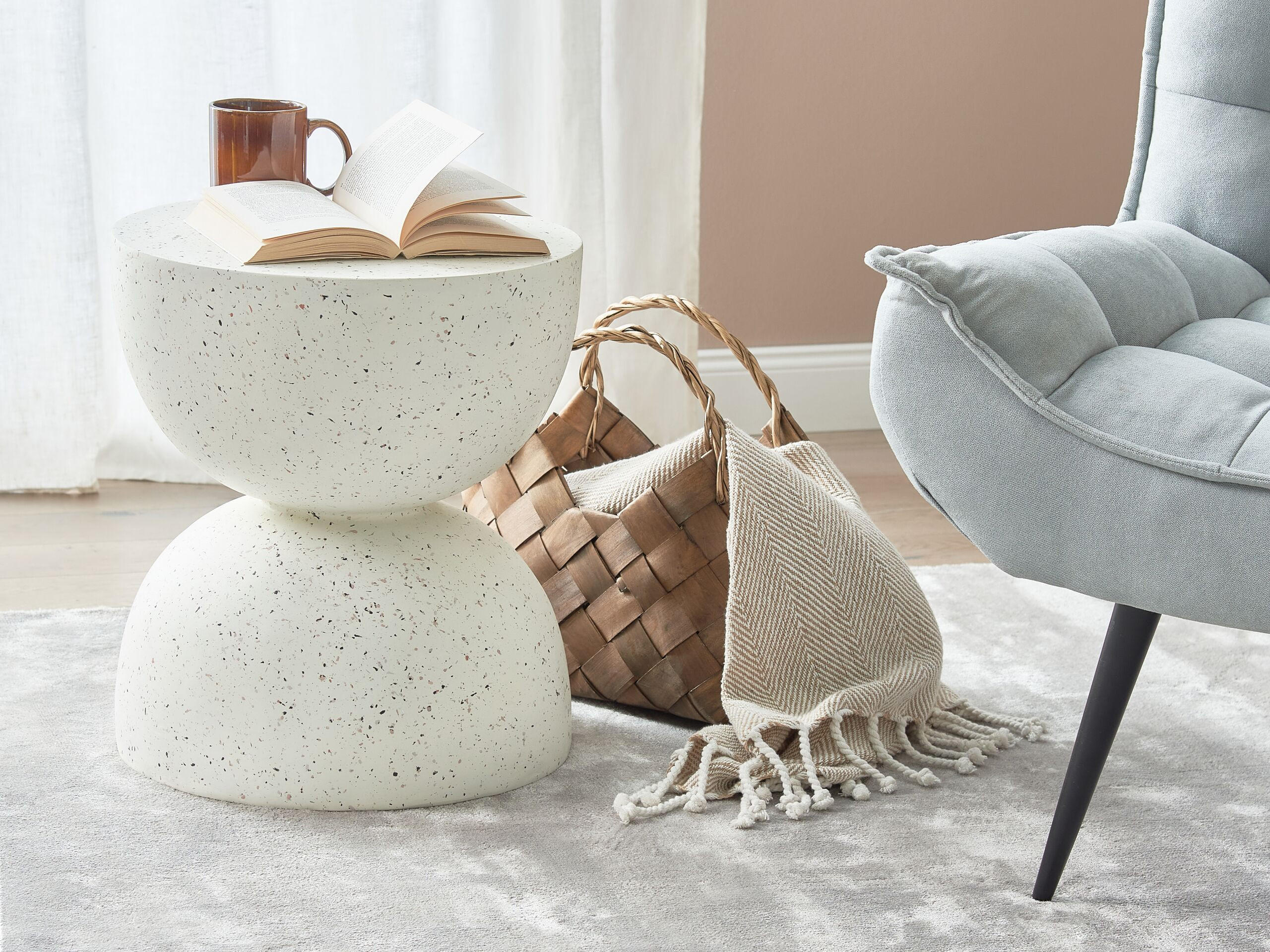 BEISTTELLTISCH Beton cremeweiß Terrazzo Optik rund 40 cm Caoria - Weiß, Stein (40/40/46cm) - Beliani